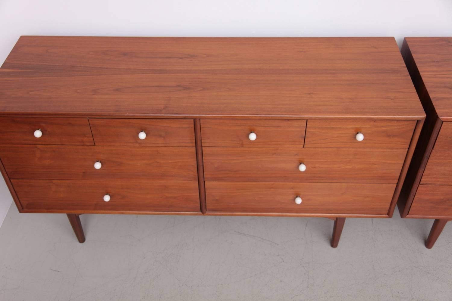 Pair of Chest of Drawer Dressers in Walnut by Kipp Stewart for Drexel In Excellent Condition In Berlin, DE