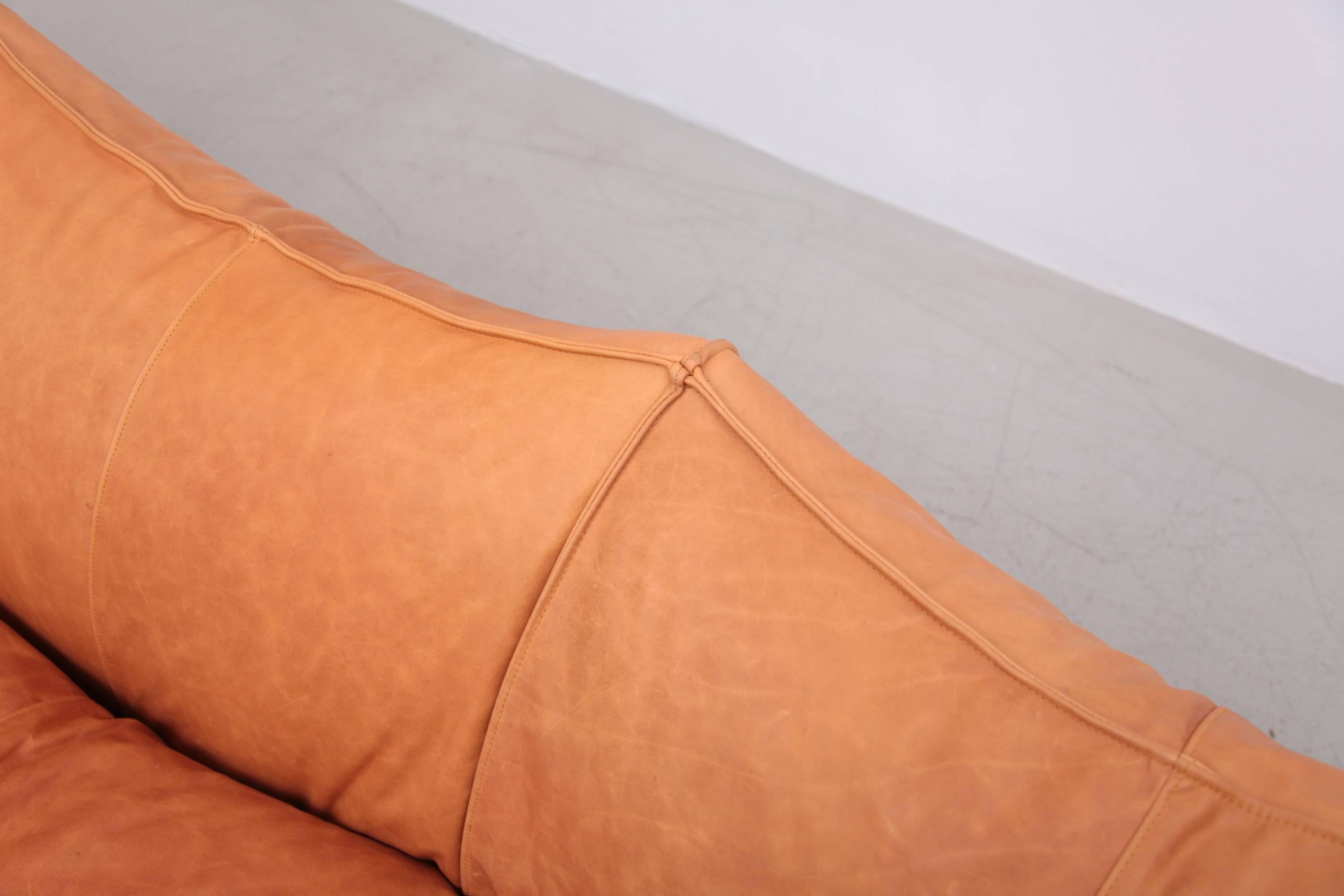 Mario Bellini Le Bambole Three-Seat in Light Tan Leather by B&B, Italia In Excellent Condition In Berlin, DE