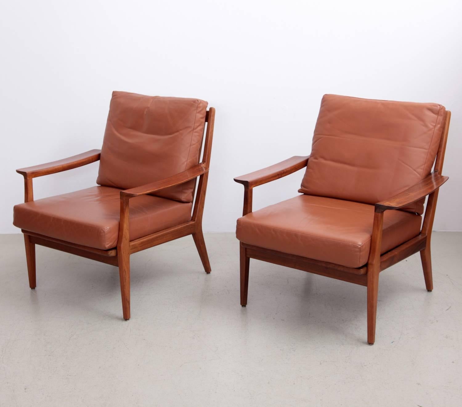 Pair of Danish Wood Lounge Chairs in Leather and Cane In Good Condition In Berlin, DE
