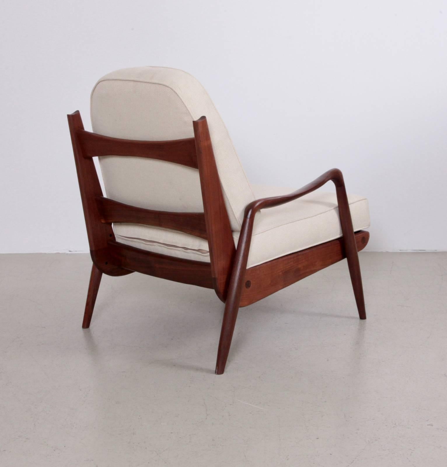 New hope easy chair, in walnut and fabric, by Philip Lloyd Powell, United States, 1960s. Organic shape and excellent condition.

