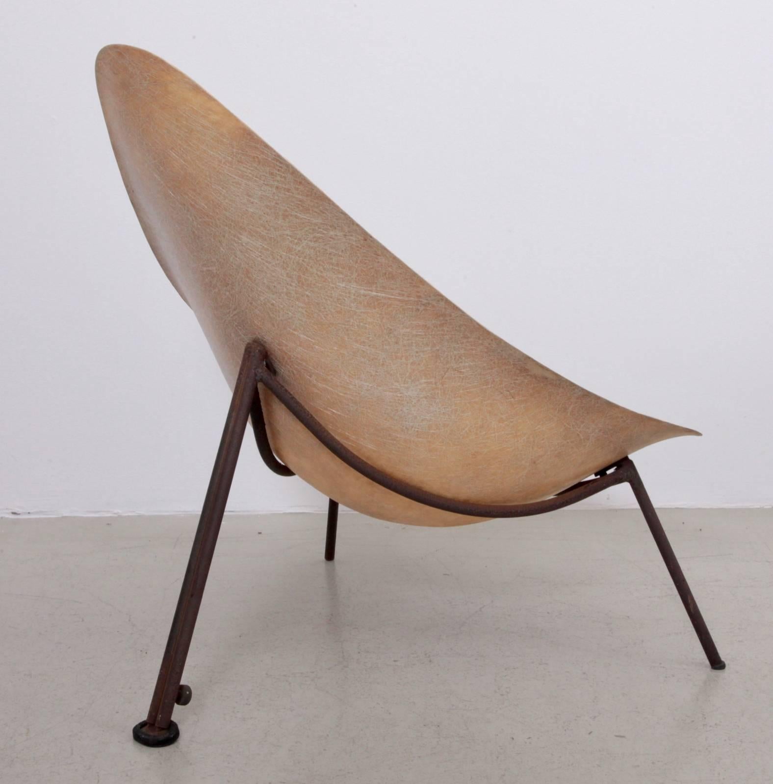 Mid-20th Century Early French Fiberglass Lounge Chair in Parchment by Ed Merat, France, 1956