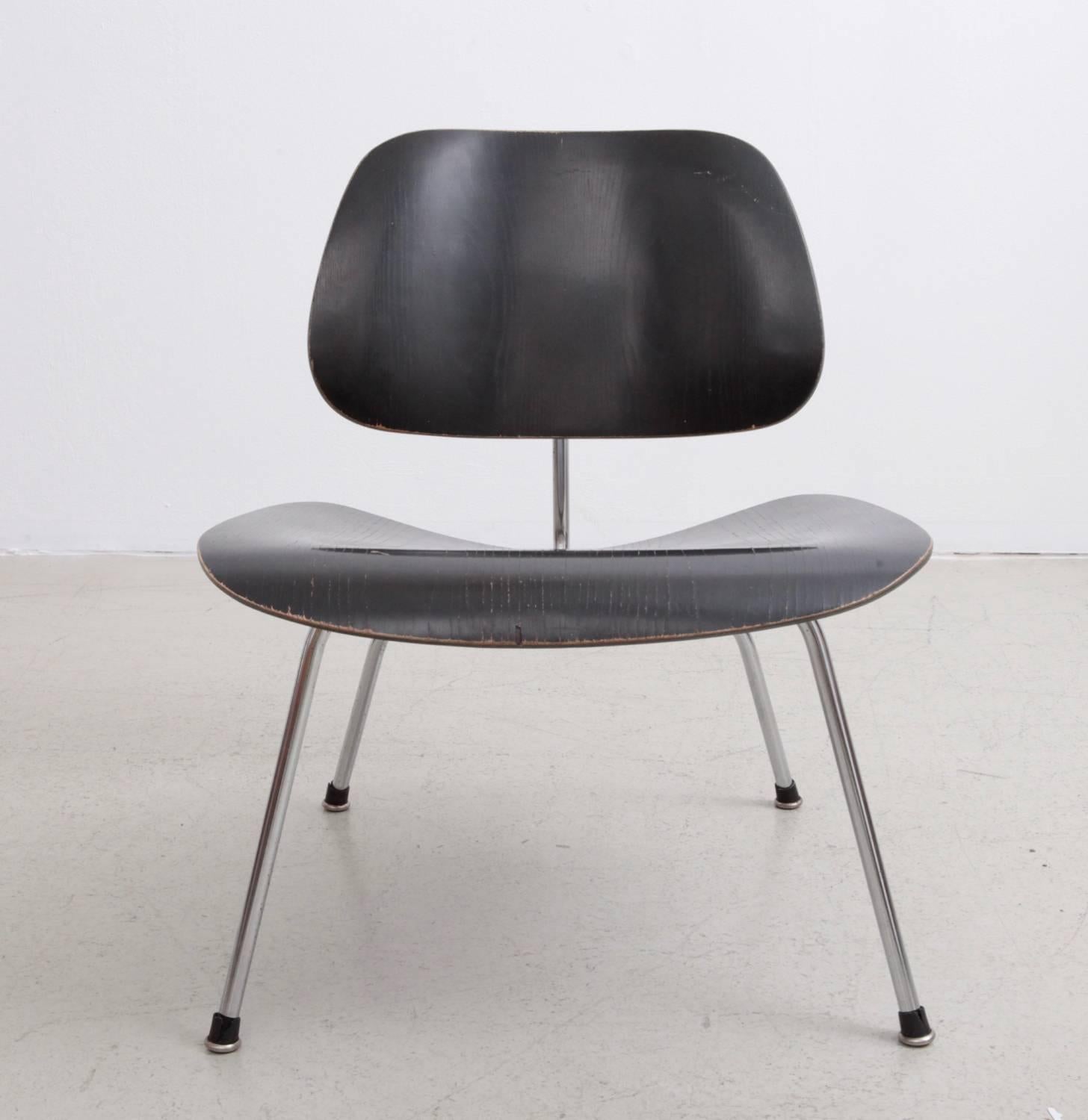 Mid-Century Modern Pair of Early LCM Lounge Chairs by Charles Eames for Herman Miller