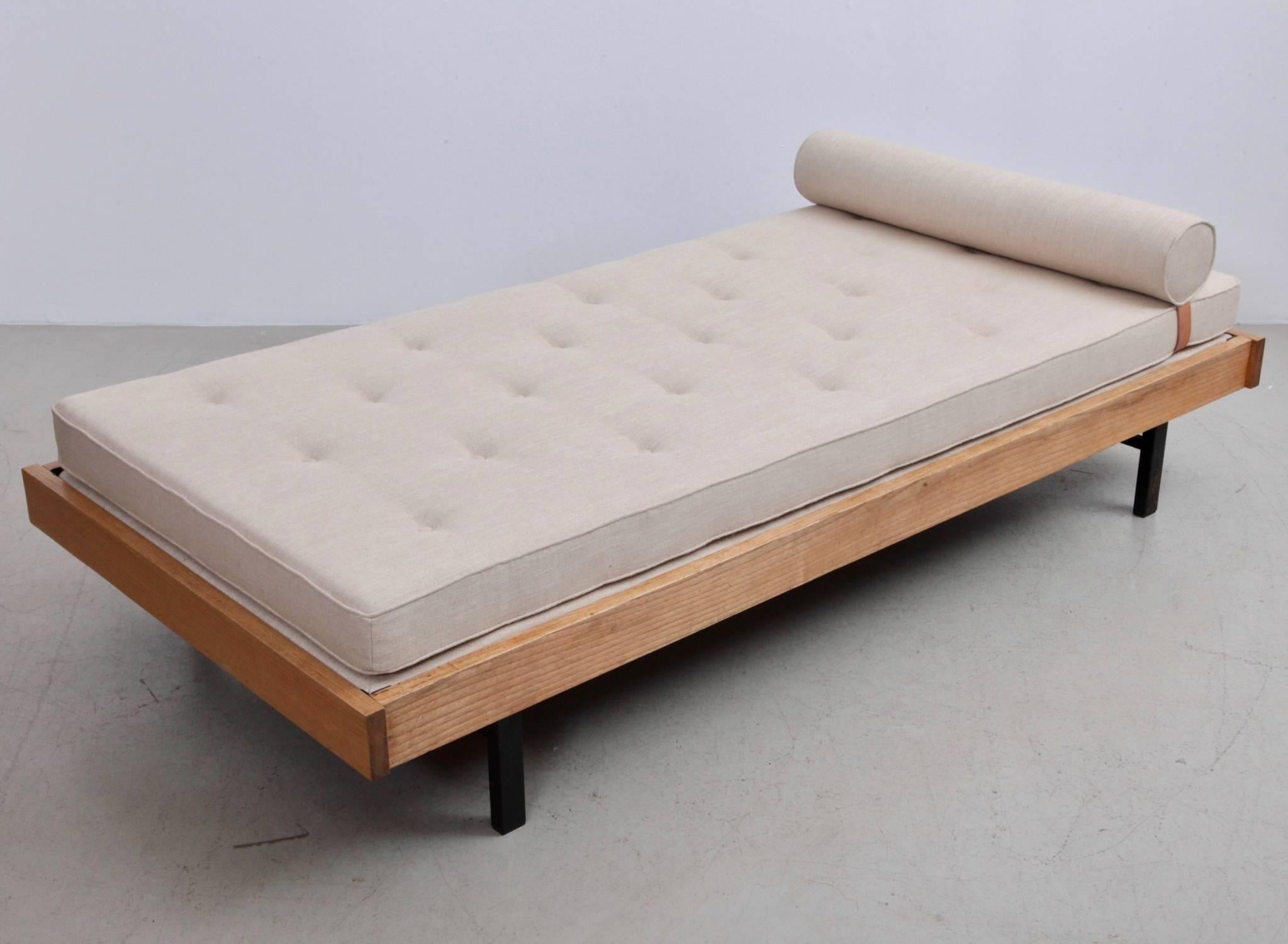 This Charlotte Perriand daybed was made for and used in the African town of Cansado, Mauritania. Solid ash frame and linen fabric with buttons. The legs show some rust but in overall very good condition.
The town Cansado was designed according to