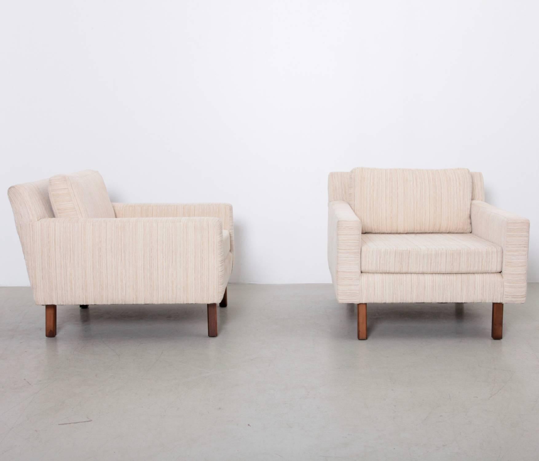 Mid-Century Modern Pair of Wide Milo Baughman Lounge Chairs for Thayer Coggin