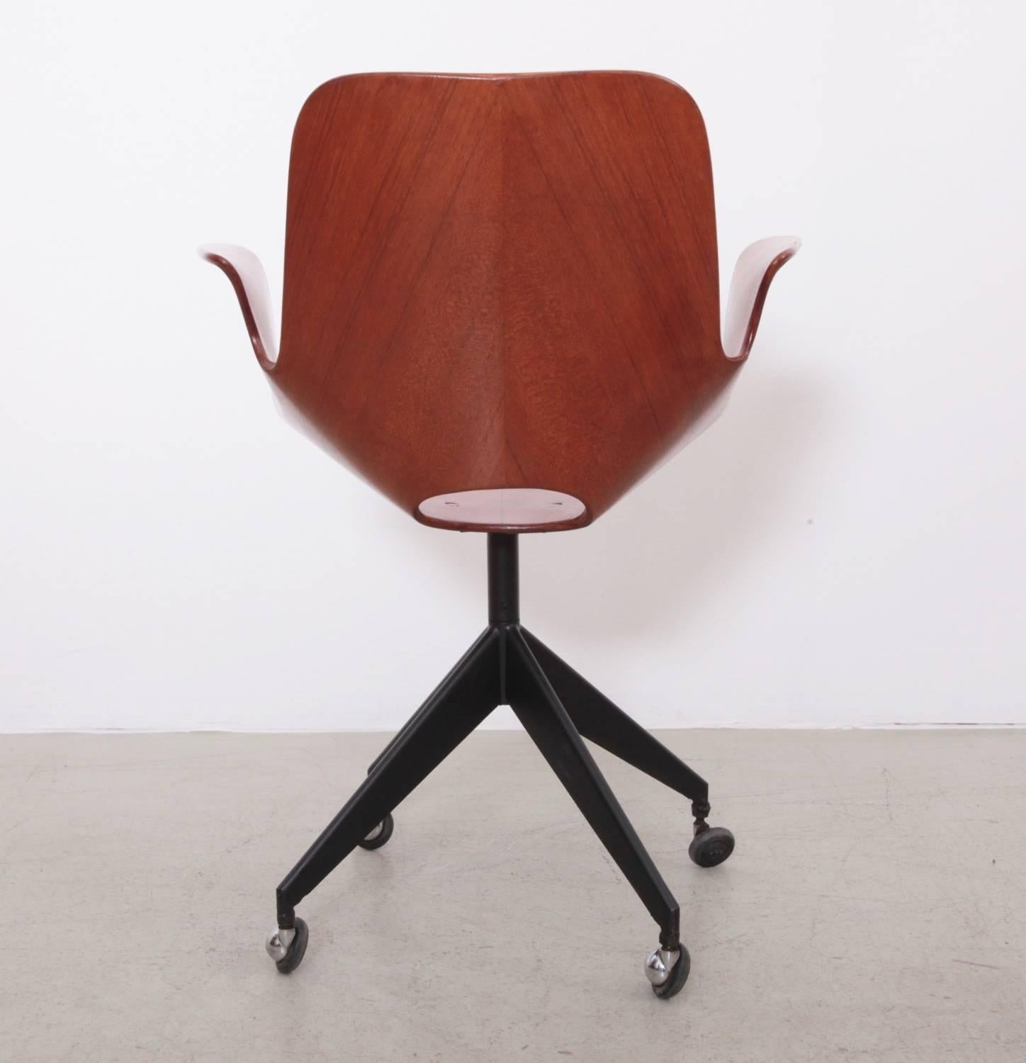Rare Medea Office Chair with Roles by Vittorio Nobili In Excellent Condition In Berlin, DE