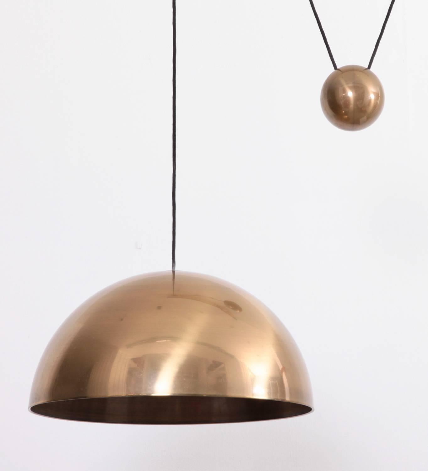 Large Florian Schulz Solan pendant lamp in very good condition.