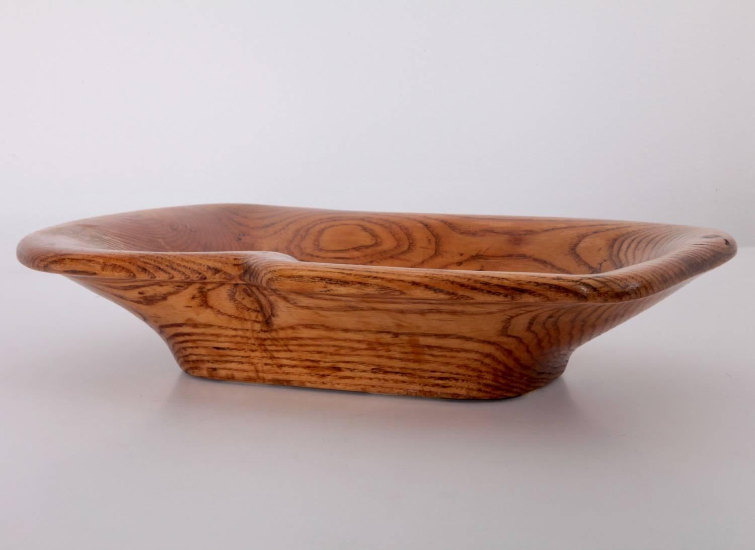 Nice vintage bowl with a beautiful patina in solid ashwood.

