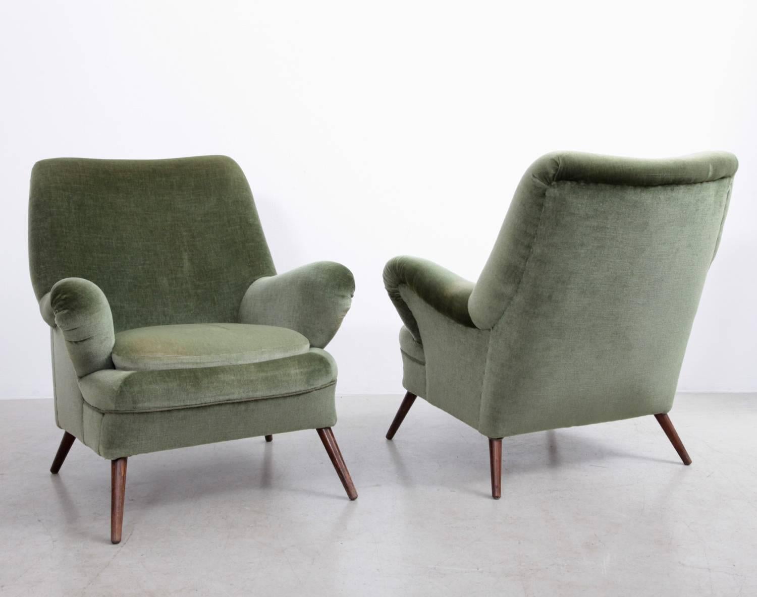 Mid-Century Modern Pair of Large Sculptural 1950s Lounge Chair in Green Mohair Fabric