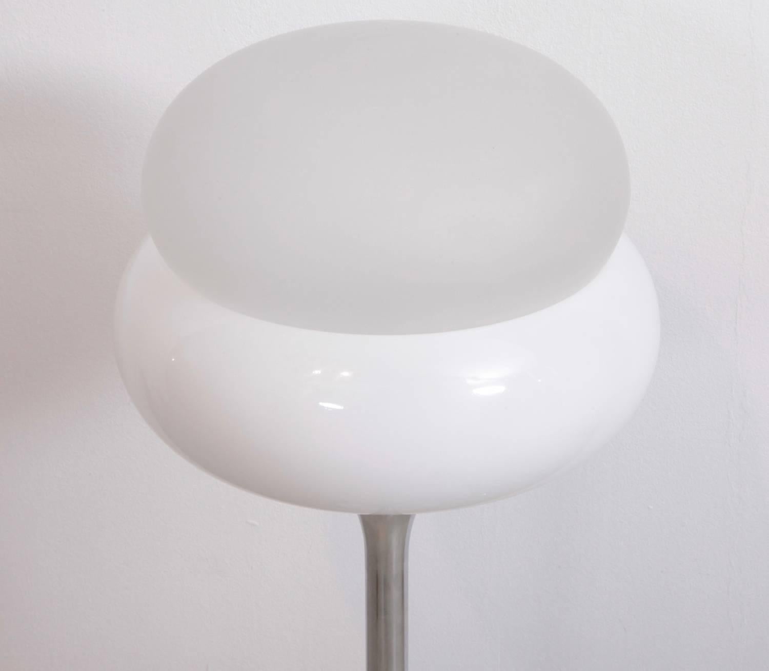 Nice 1970s Italian Floor Lamp with satinized glass/ Lucite bubble shade and chrome base.
A rare to find medium height!

