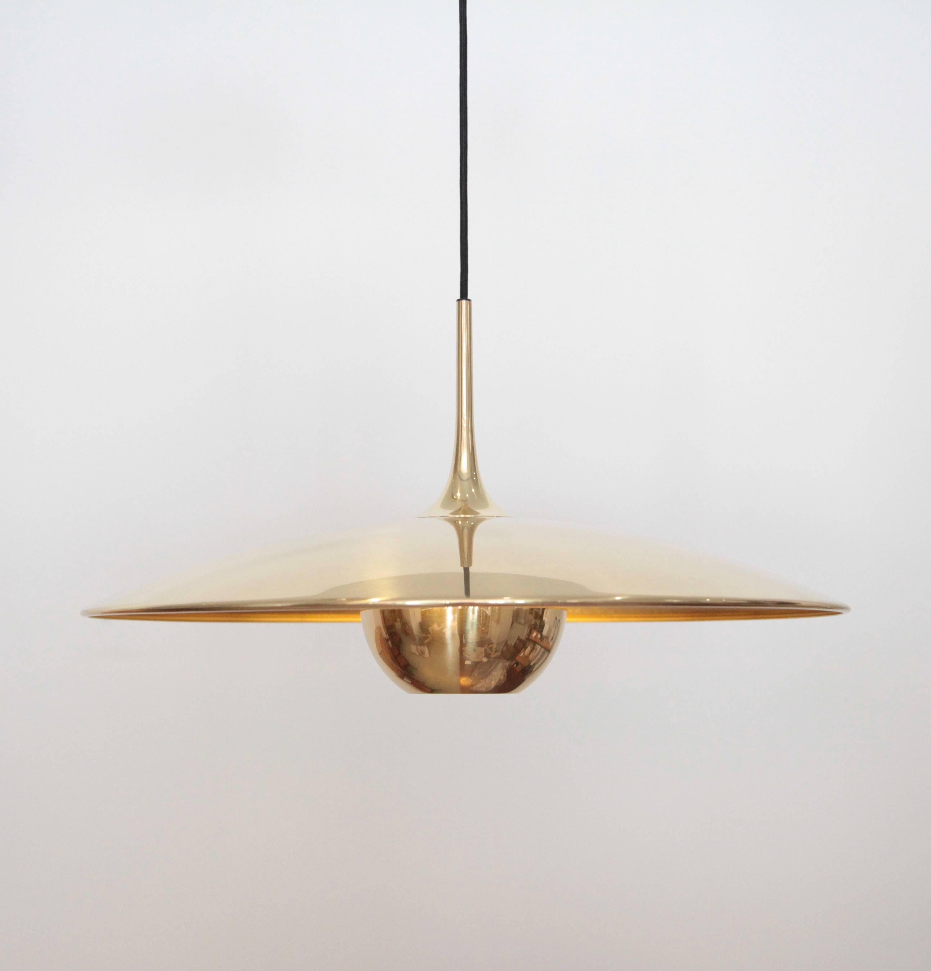 Really beautiful Florian Schulz double Onos 55 pendant lamp with one E27 / model for each lamp and newly wired.
