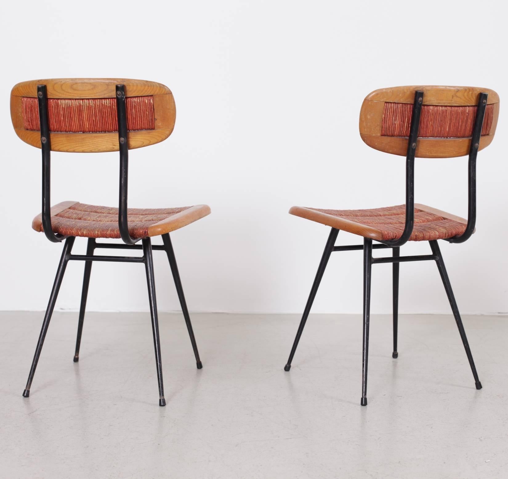 Mid-Century Modern Pair of elegant french 1950s chairs in rush and lacquered metal