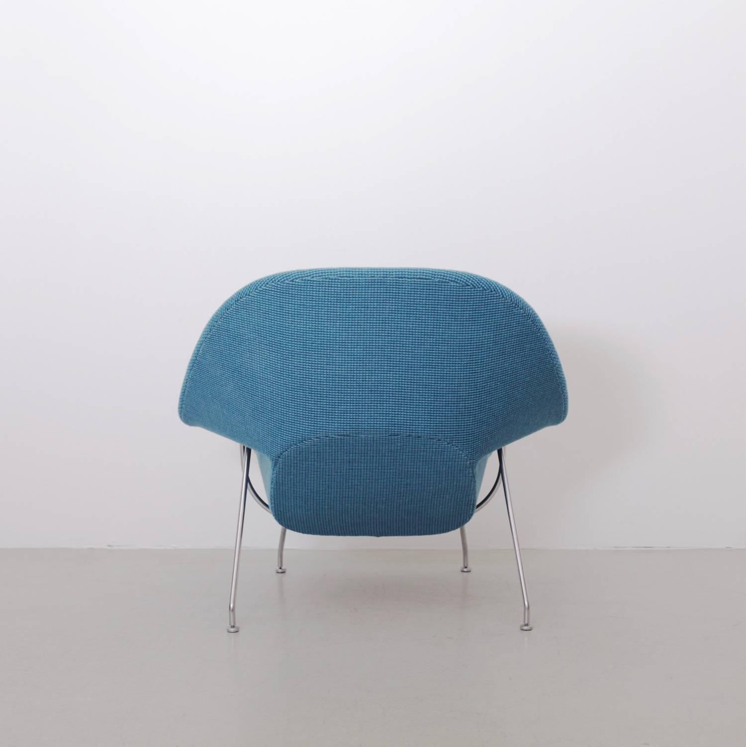 womb chair blue
