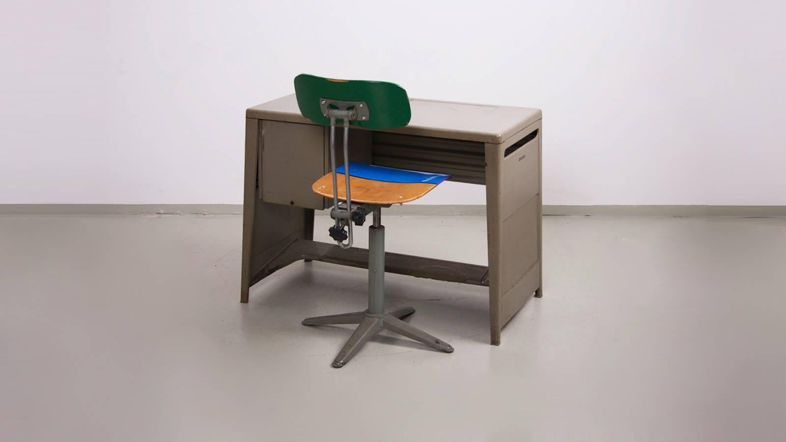 Ladies Desk by Olivetti Synthesis in Metal In Good Condition In Berlin, DE