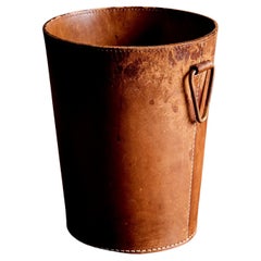 Corbeille à papier vintage Carl Auböck en cuir et laiton, Autriche années 1950