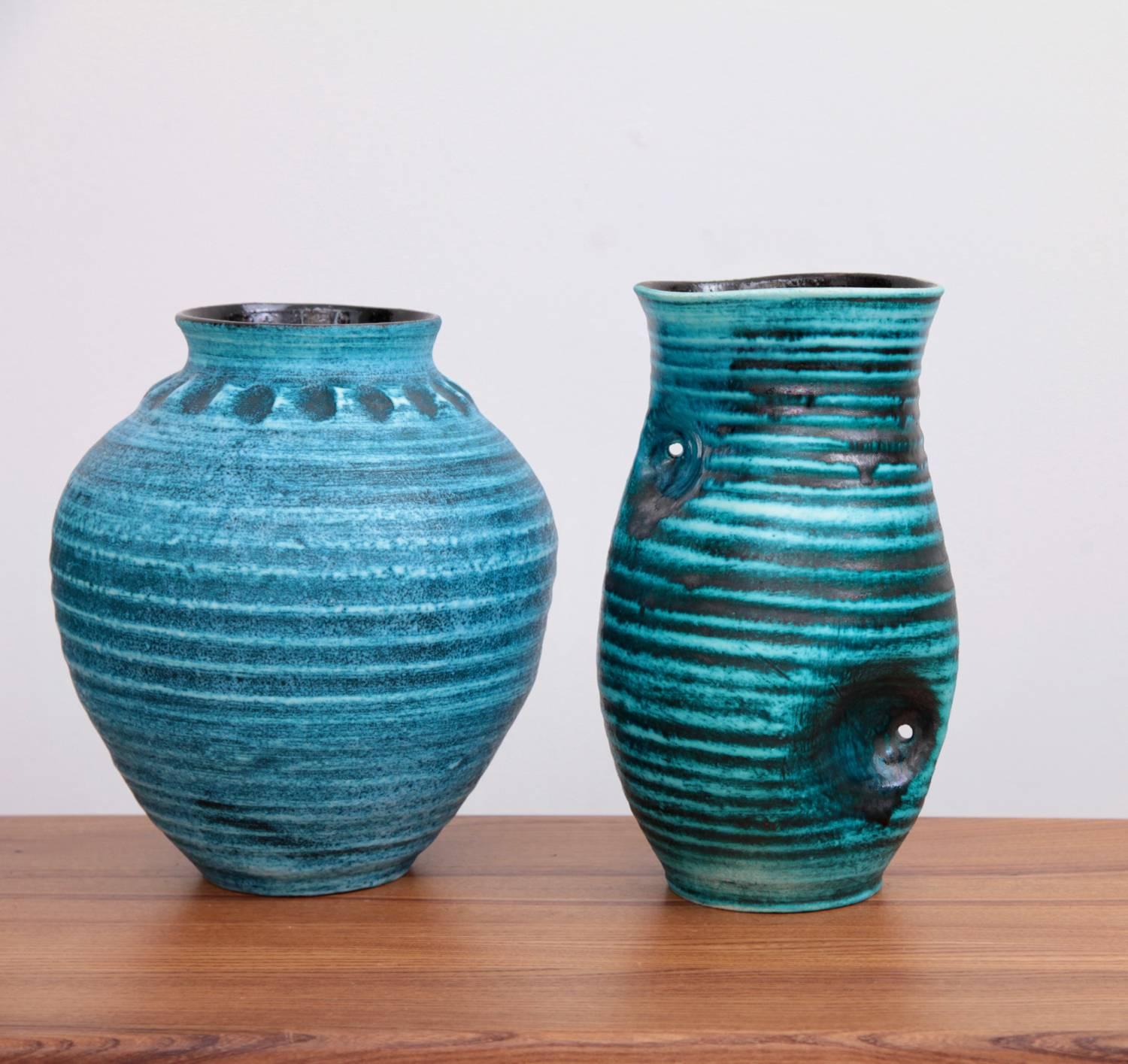 Céramique Ensemble de neuf vases en céramique à bandes bleues 