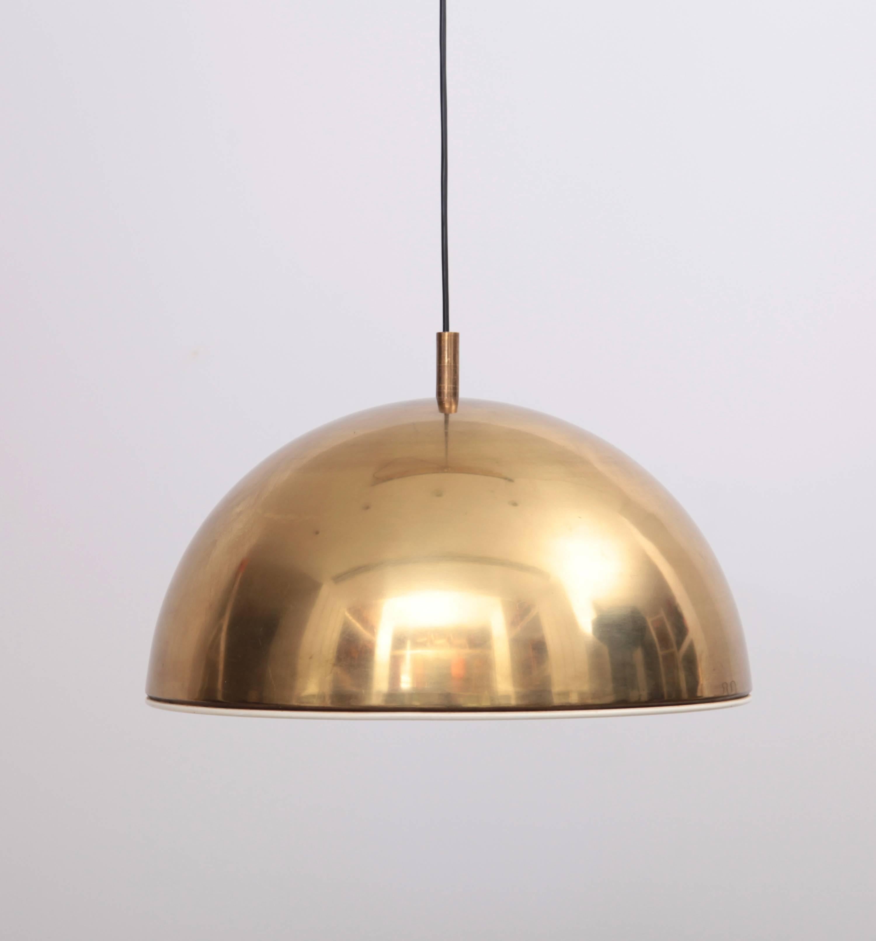 Heavy and high quality pendant lamp with a beautiful patina with no dents. One E27 / model A.