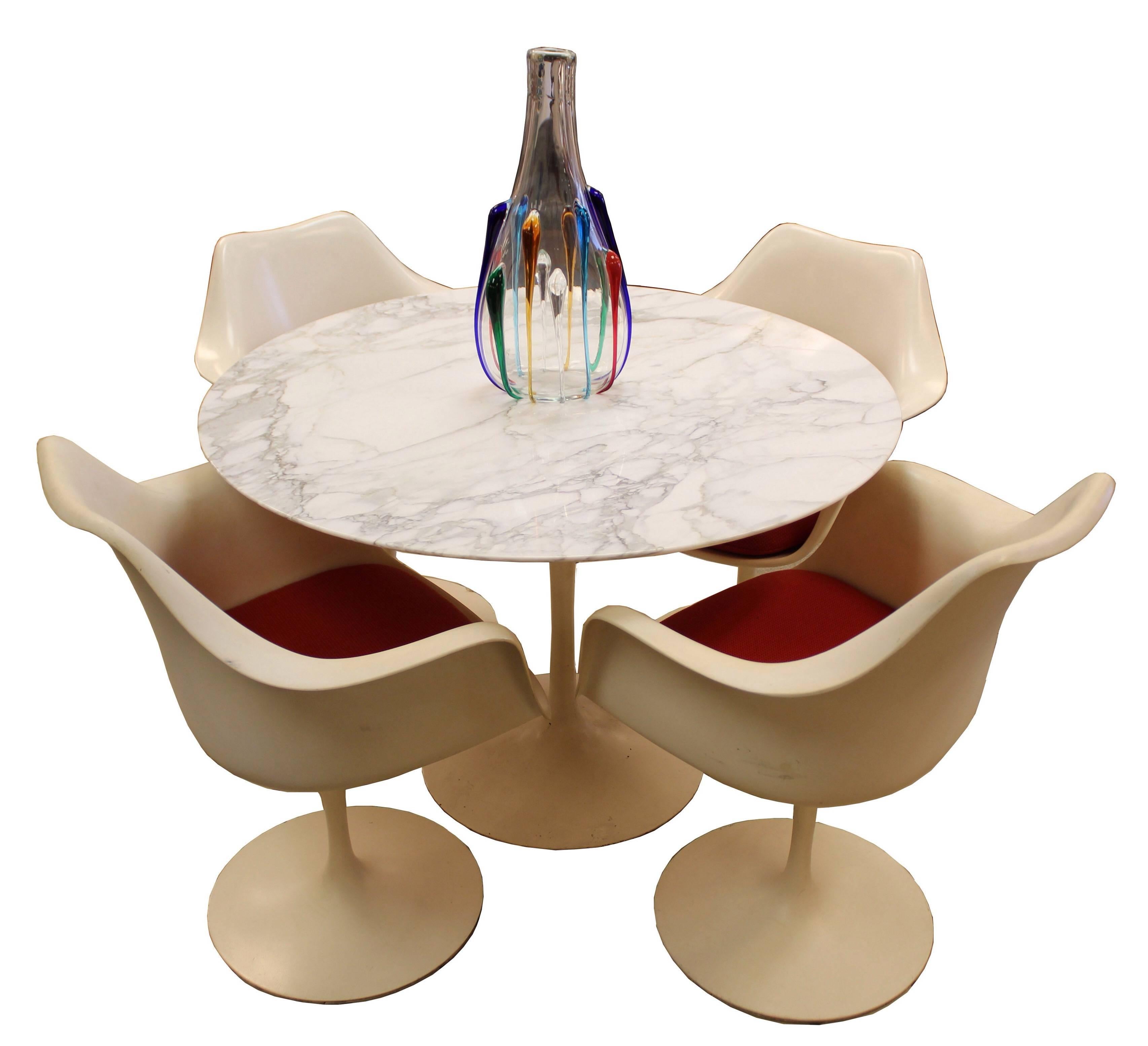 Saarinen for Knoll Marble Tulip Dining Table and Four Saarinen Armchairs