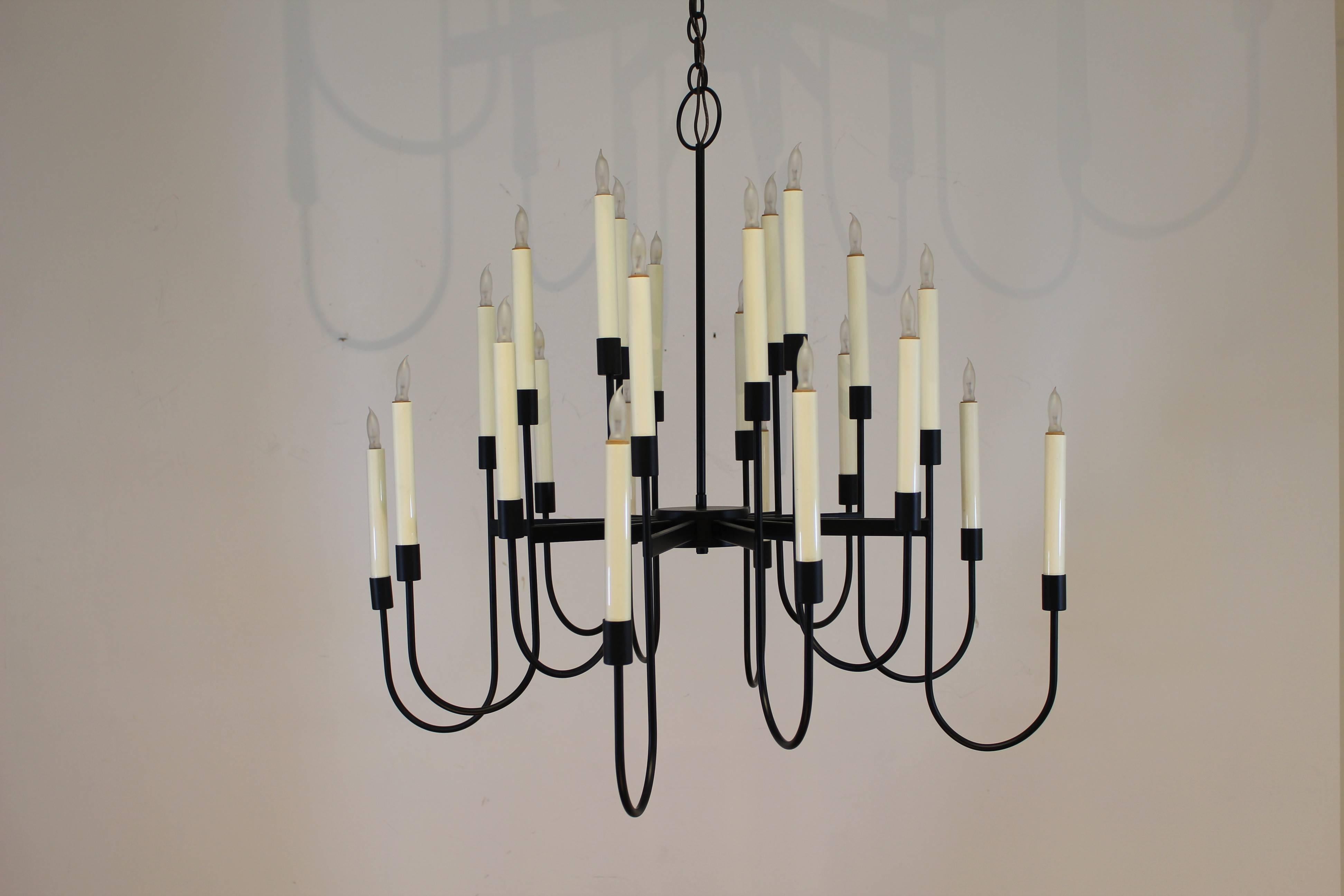 For your consideration is a stunning and rare lightolier 24 arm chandelier hanging light fixture. In excellent condition. The dimensions are 29