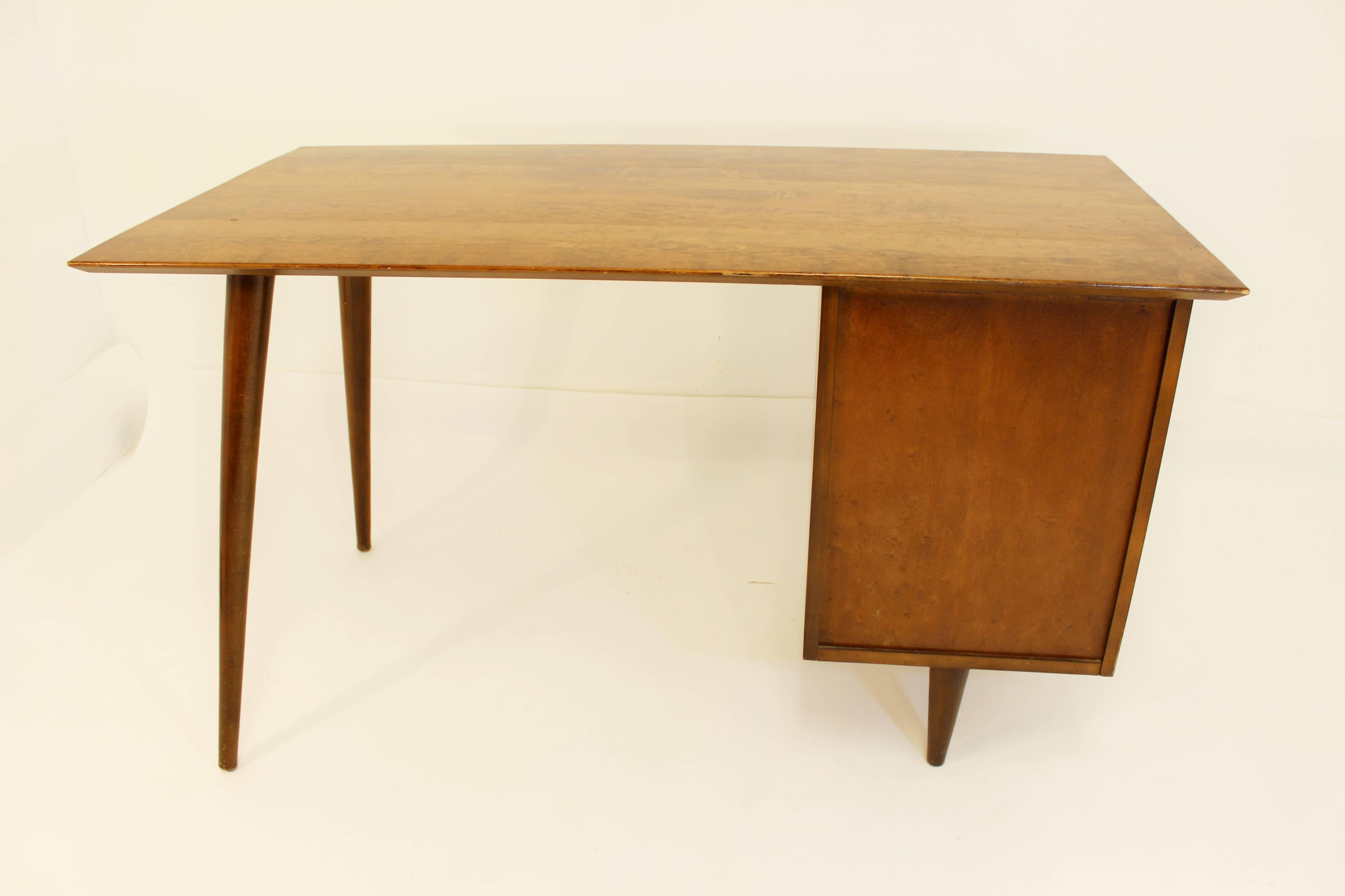 Paul McCobb 1950s Maple Planner Group Desk for Winchendon In Excellent Condition In Keego Harbor, MI