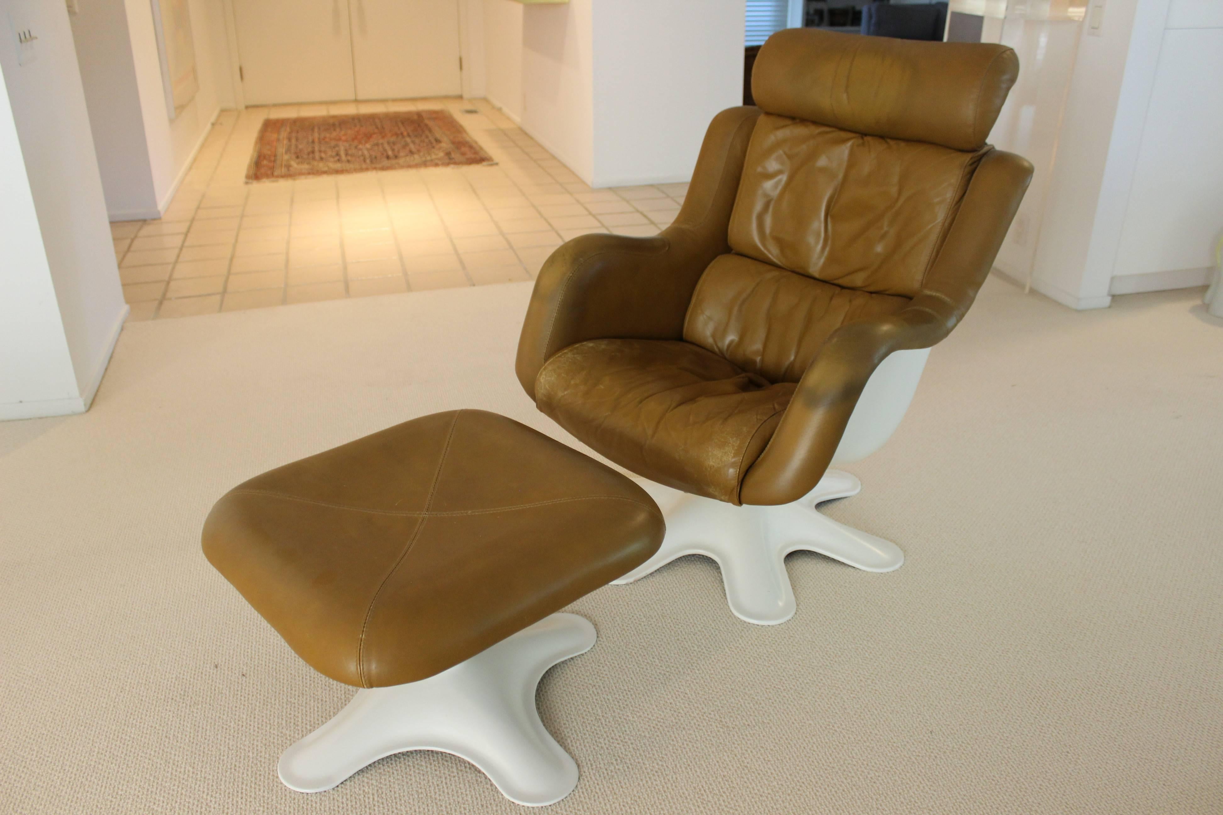 For your consideration is a Mid-Century Modern masterpiece. Made in 1964, this Yrjö Kukkapuro adjustable chair and ottoman is a Classic Mid-Century Modern must have! Yrjö Kukkapuro is a Finnish furniture designer and interior architect most famous