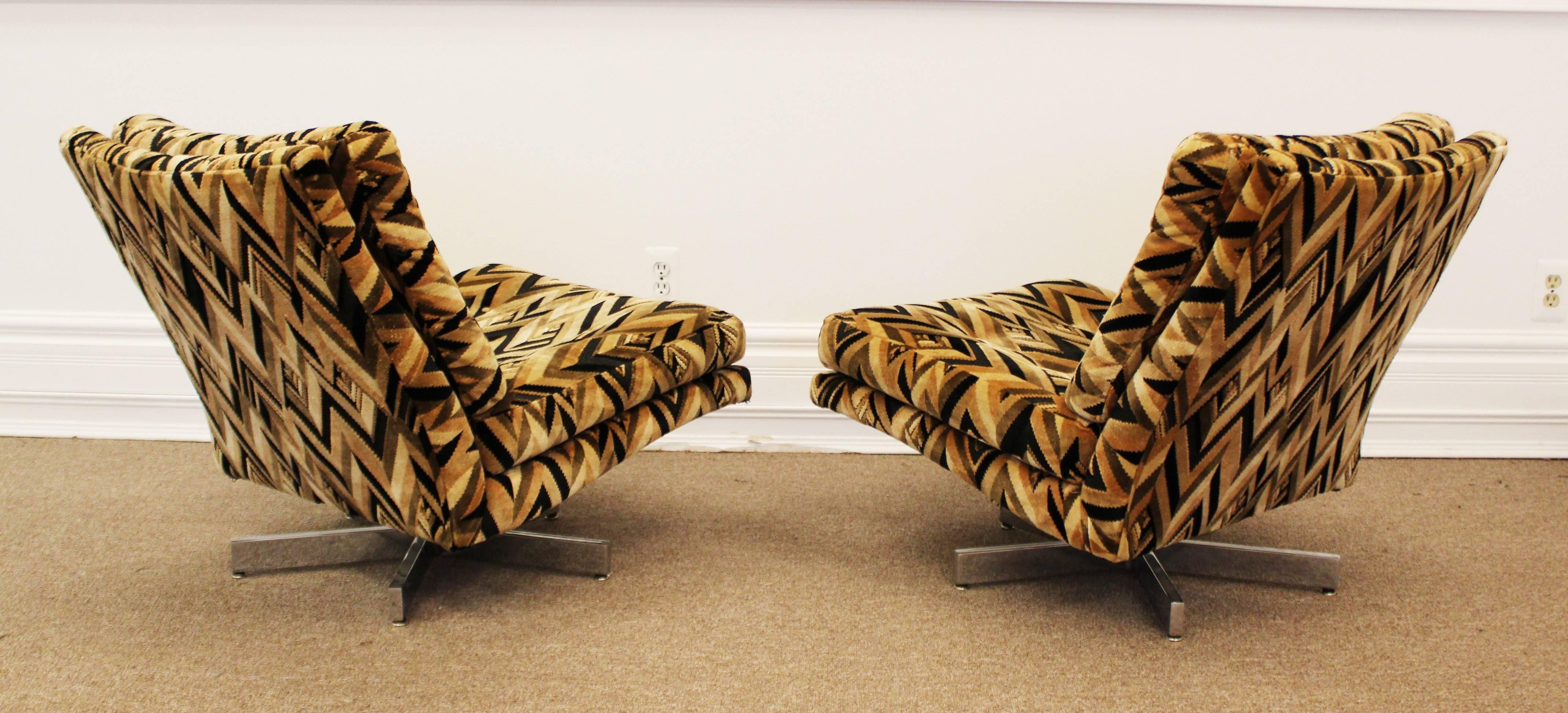 Pair of Signed Milo Baughman for Thayer Coggin Swivel Chairs Lenor Larsen Fabric In Excellent Condition In Keego Harbor, MI