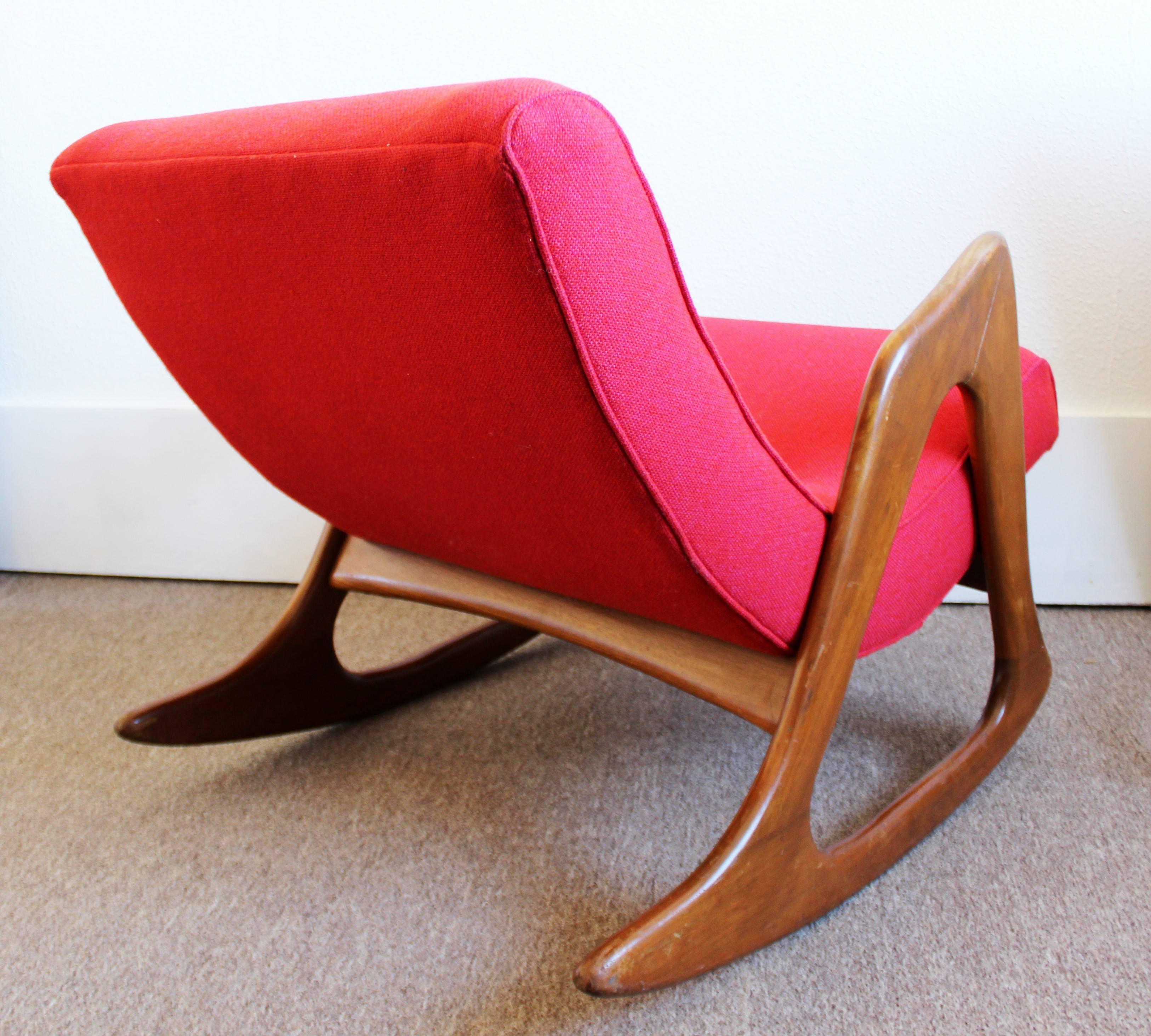 Adrian Pearsall Sculptural Walnut Rocker Lounge Chair In Excellent Condition In Keego Harbor, MI
