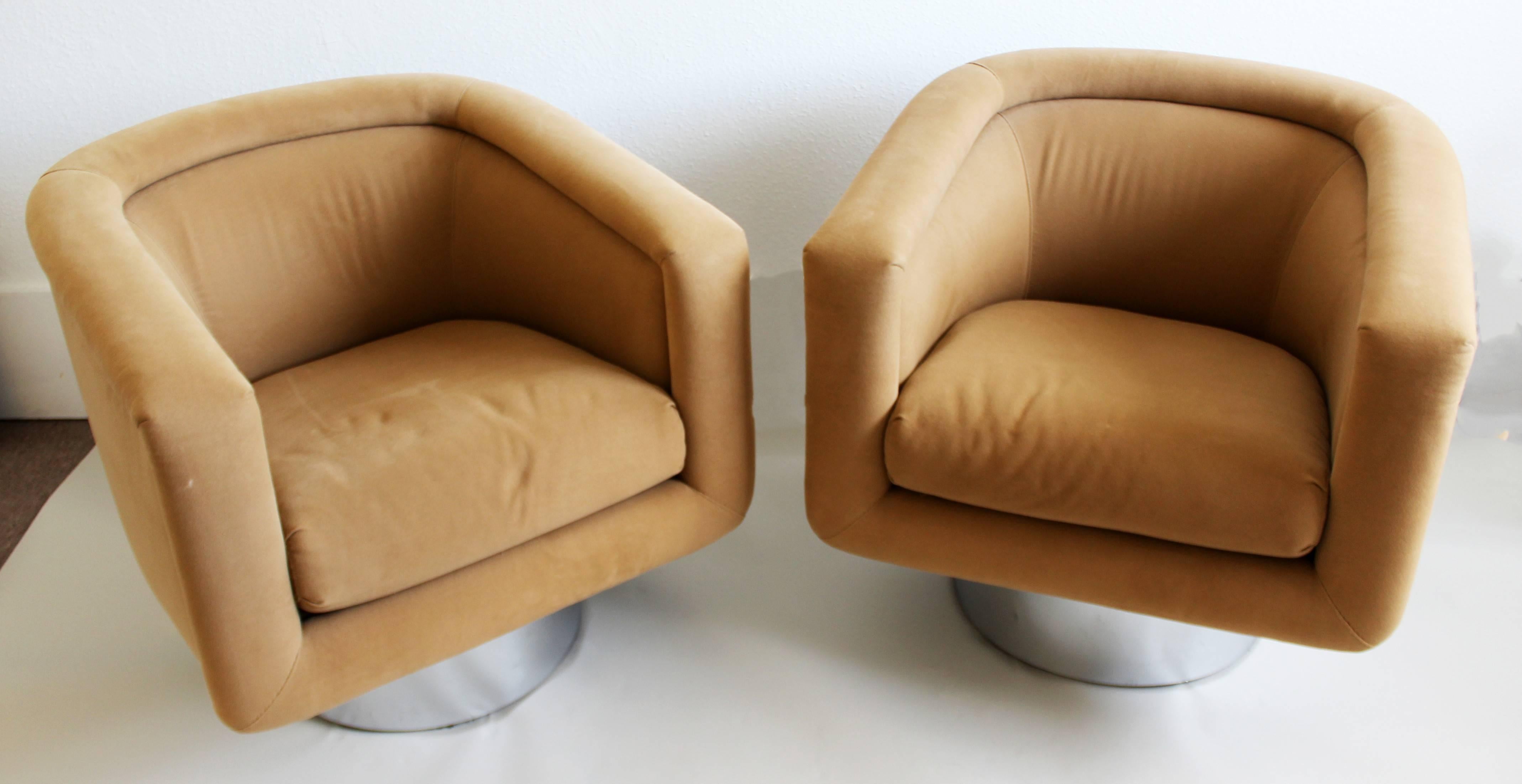 For your consideration is an amazing pair of Leon Rosen for pace swivel tub lounge chairs. In excellent condition. Base, cushions and fabric are in excellent condition. Color is taupe. Measures: 31.5