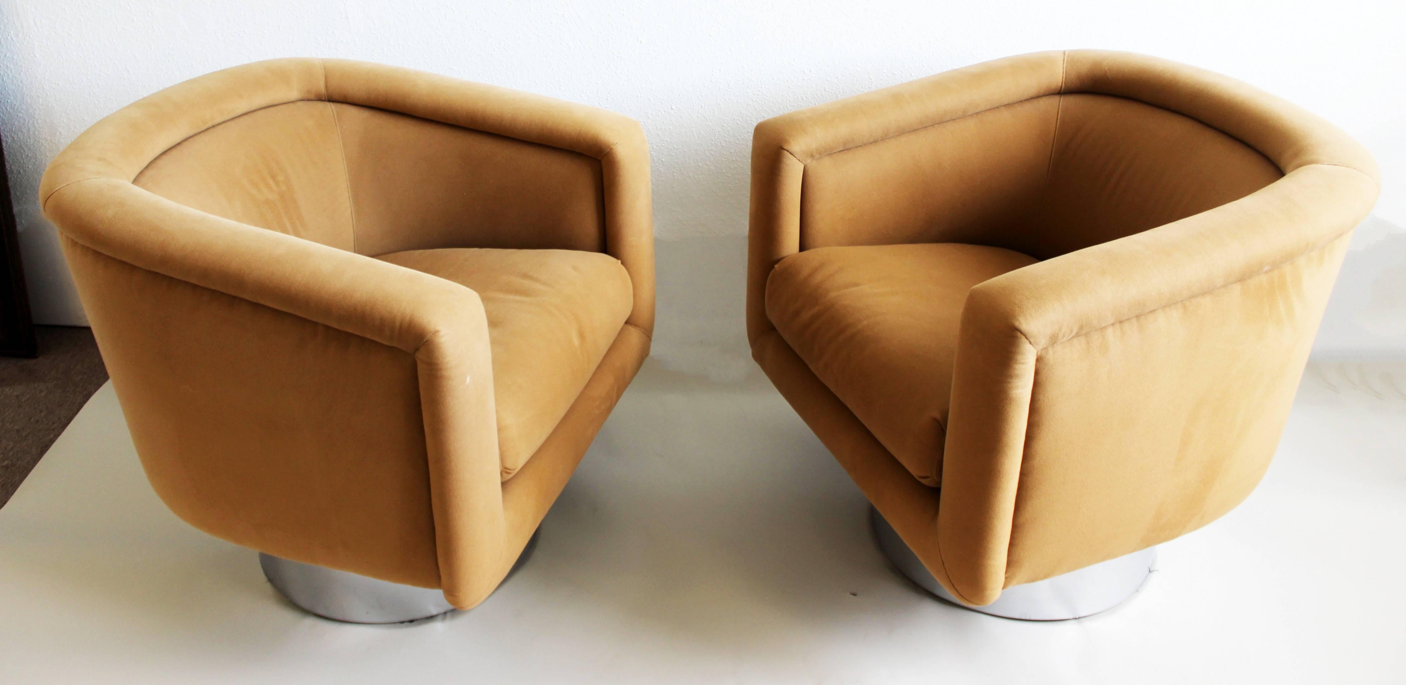 Mid-Century Modern Pair of Leon Rosen for Pace Swivel Tub Lounge Chrome Base Chairs