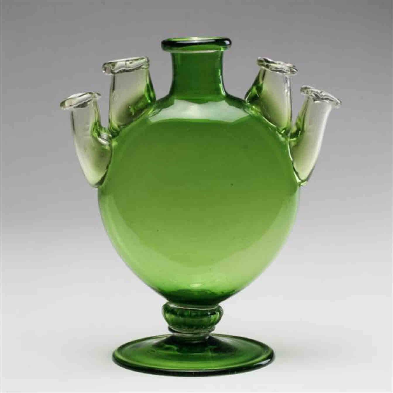 Exceptional and rare Murano vase designed by Napoleone Martinuzzi, circa 1930.