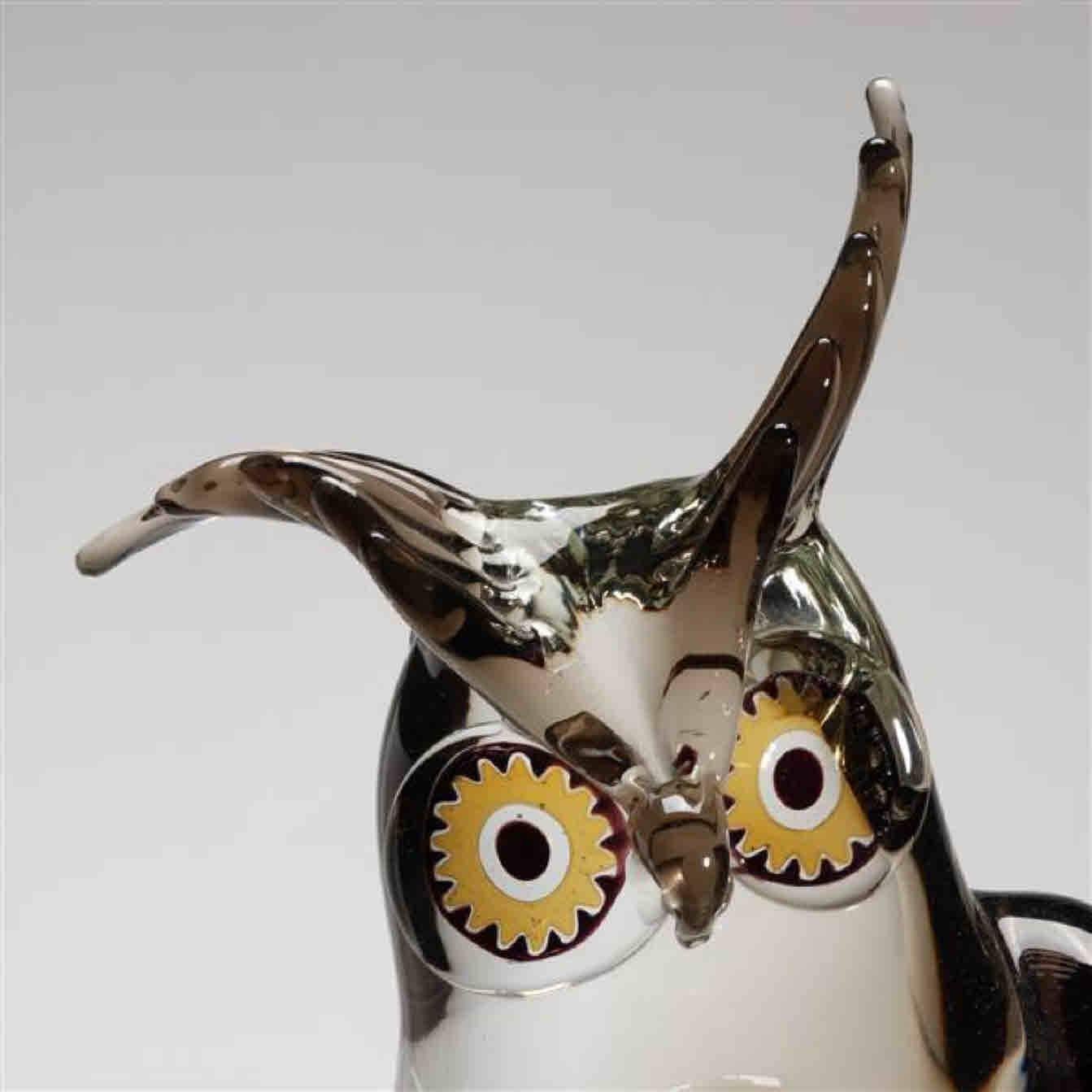 Large sculptural Murano glass owl by Licio Zanetti. Signed on the bottom Licio Zanetti.