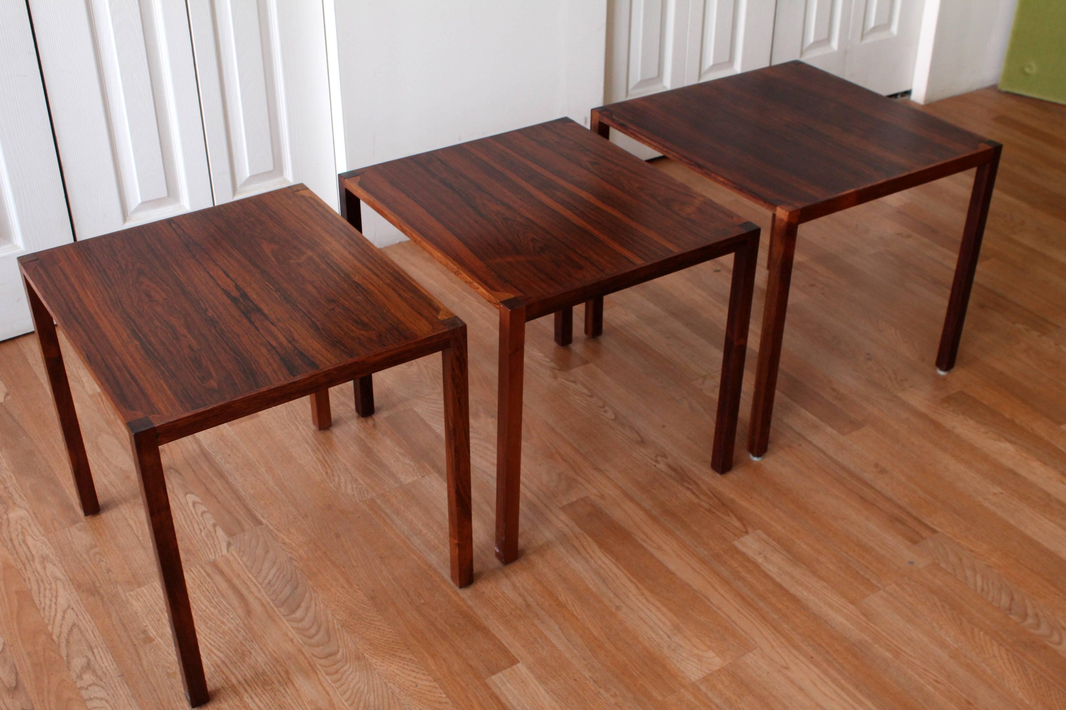 Sharp set of rosewood nesting tables (three). These nesting tables are from the Danish manufacturer Mogens Kold, circa 1960s.