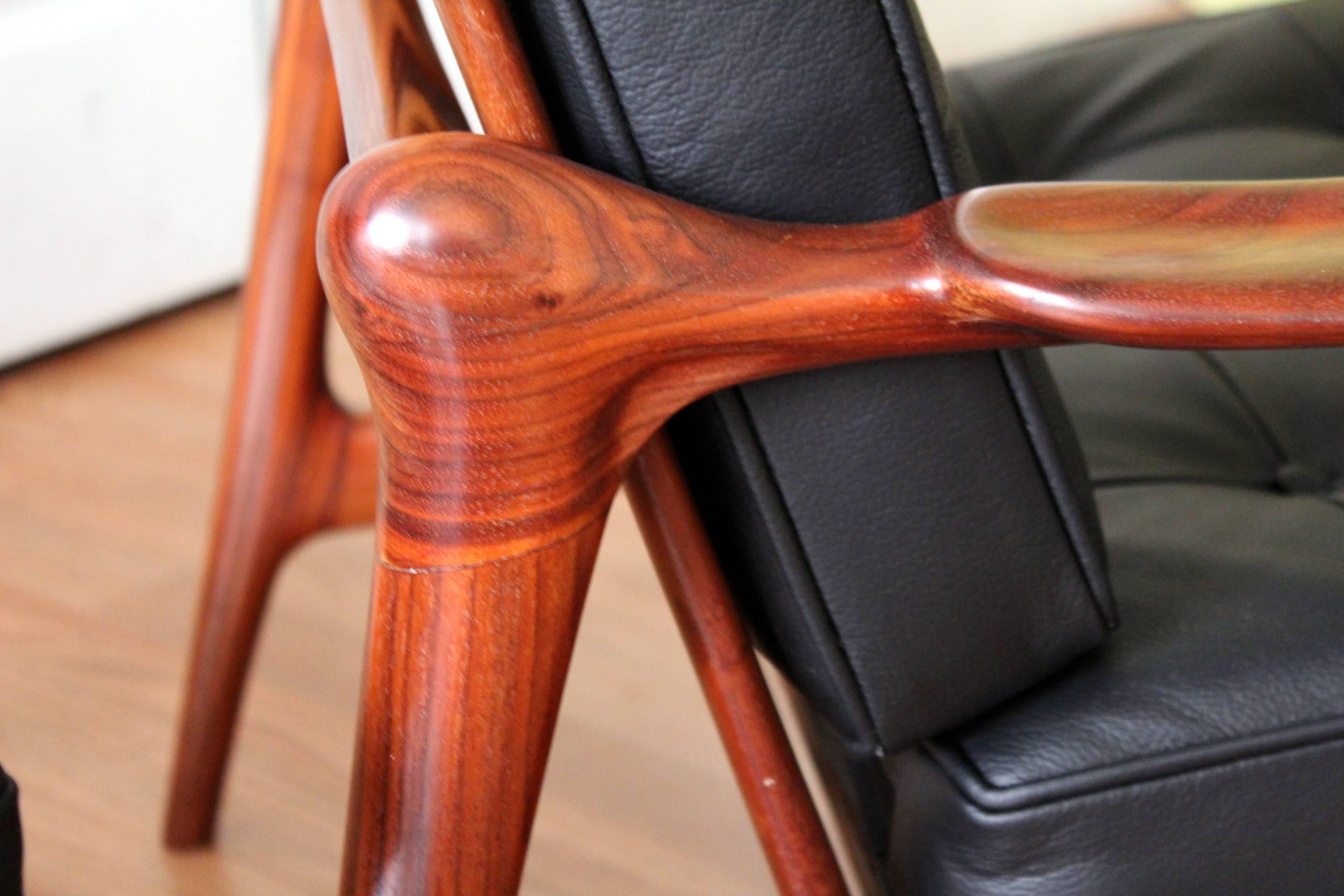 American Studio Craft Carved Sculptural Solid Teak Lounge Chairs Footstools im Angebot 1