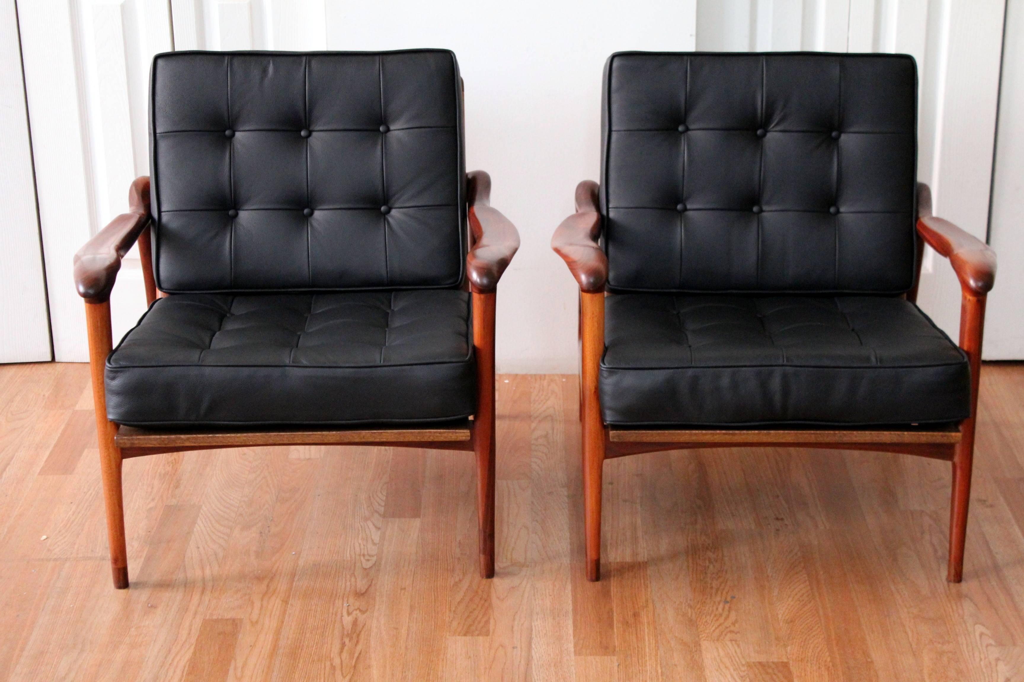 American Studio Craft Carved Sculptural Solid Teak Lounge Chairs Footstools im Angebot 2