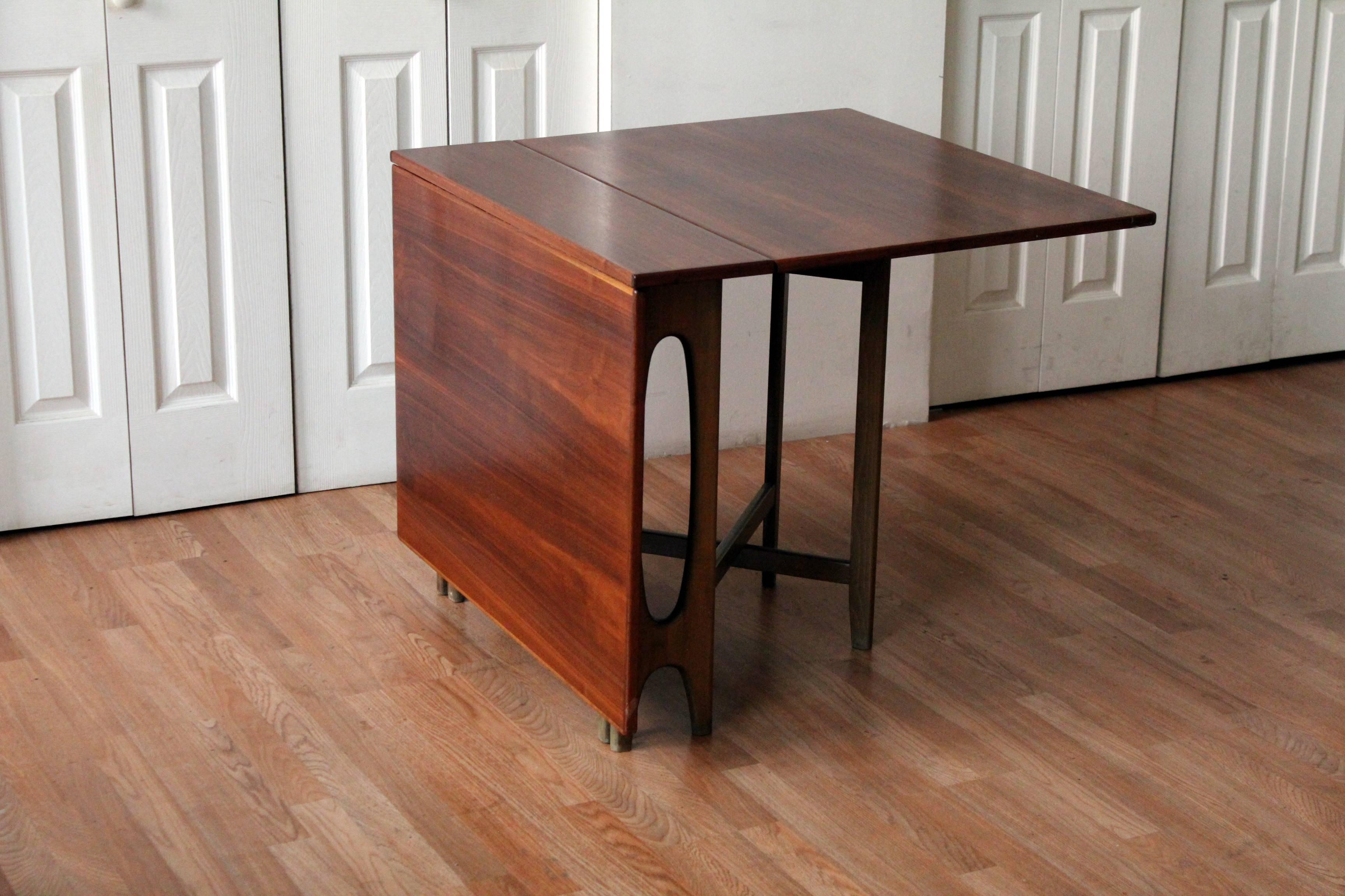 Bendt Winge Drop-Leaf Walnut Table In Good Condition In Chicago, IL