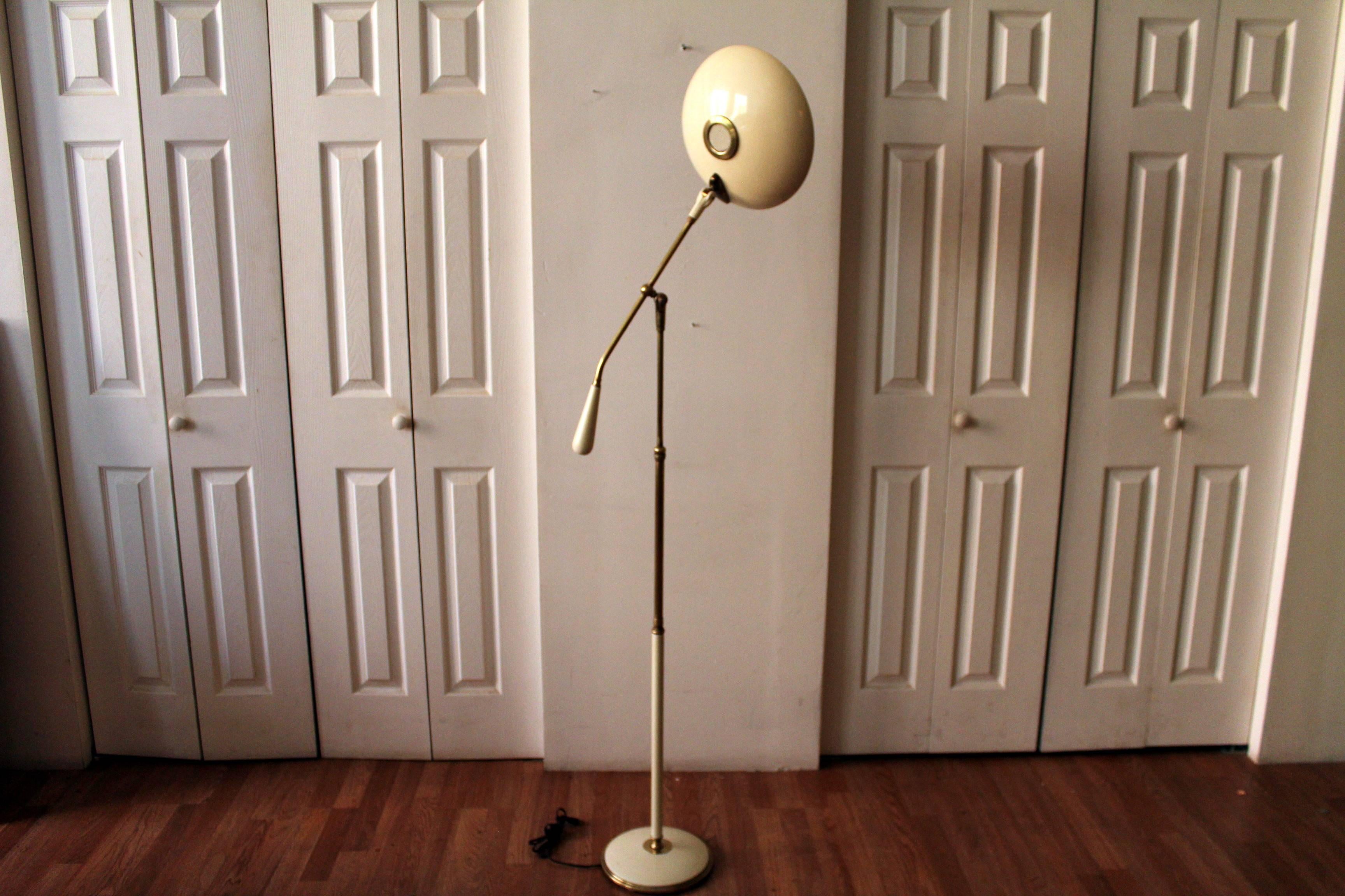 Gerald Thurston for Lightolier Floor Lamp In Good Condition For Sale In Chicago, IL