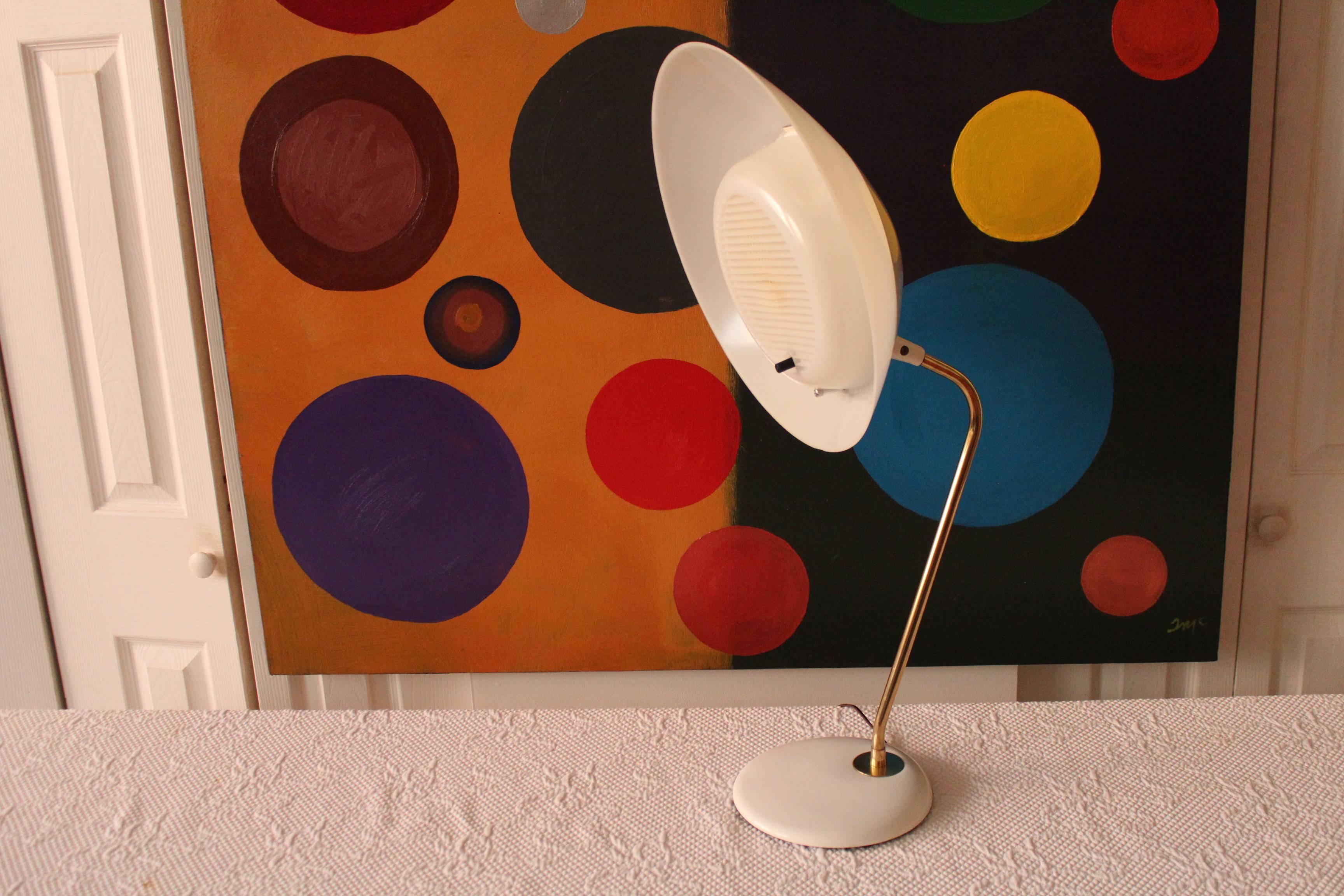 Authentic Gerald Thurston for Lightolier desk or table lamp. All original enameled aluminum shade and base. This lamp boast the original diffuser. Signed.