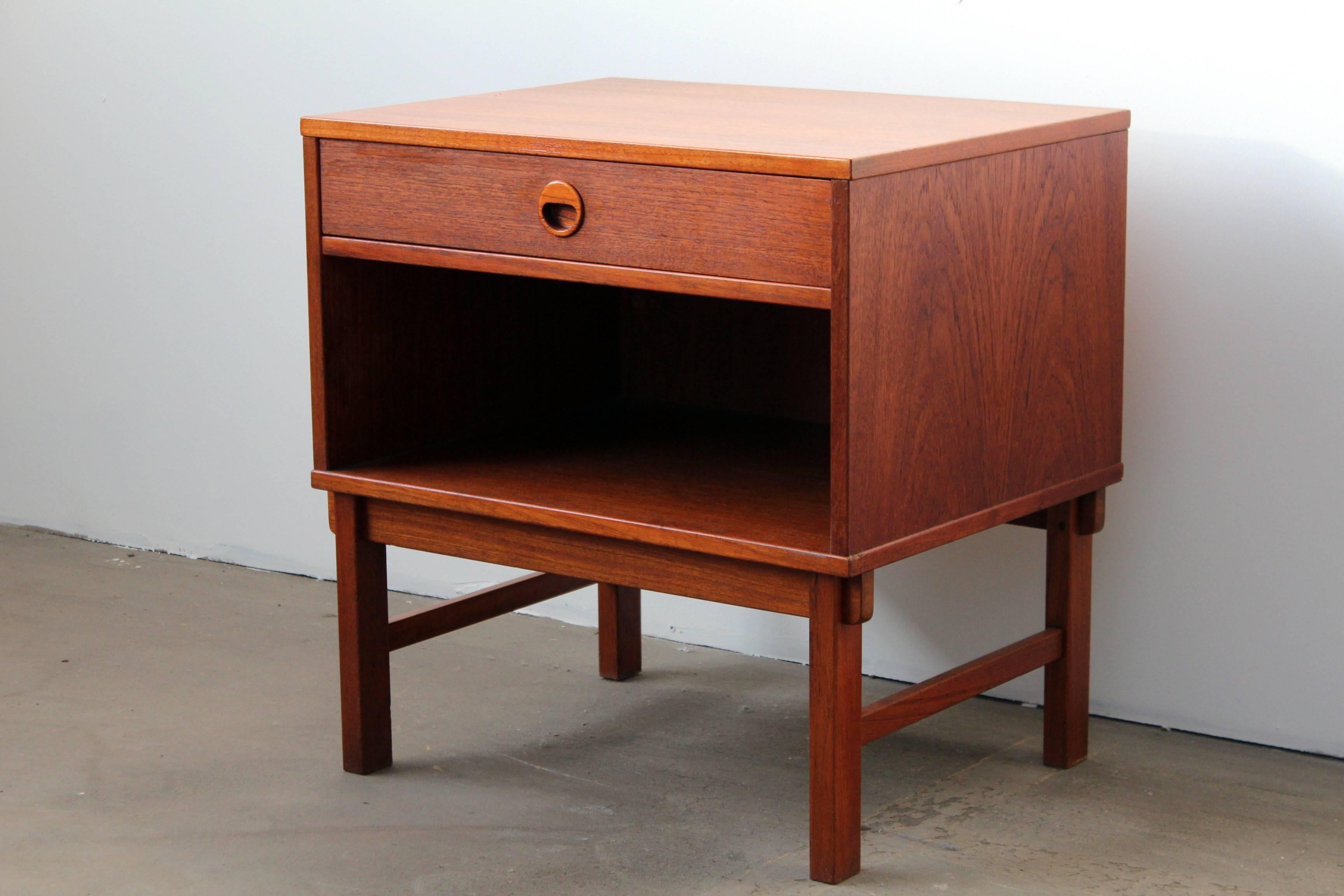 This teak side table or nightstand, manufactured by Dux, speaks to a quiet, simple elegance; note the single drawer. The perfect finishing touch in your New York apartment or loft space.