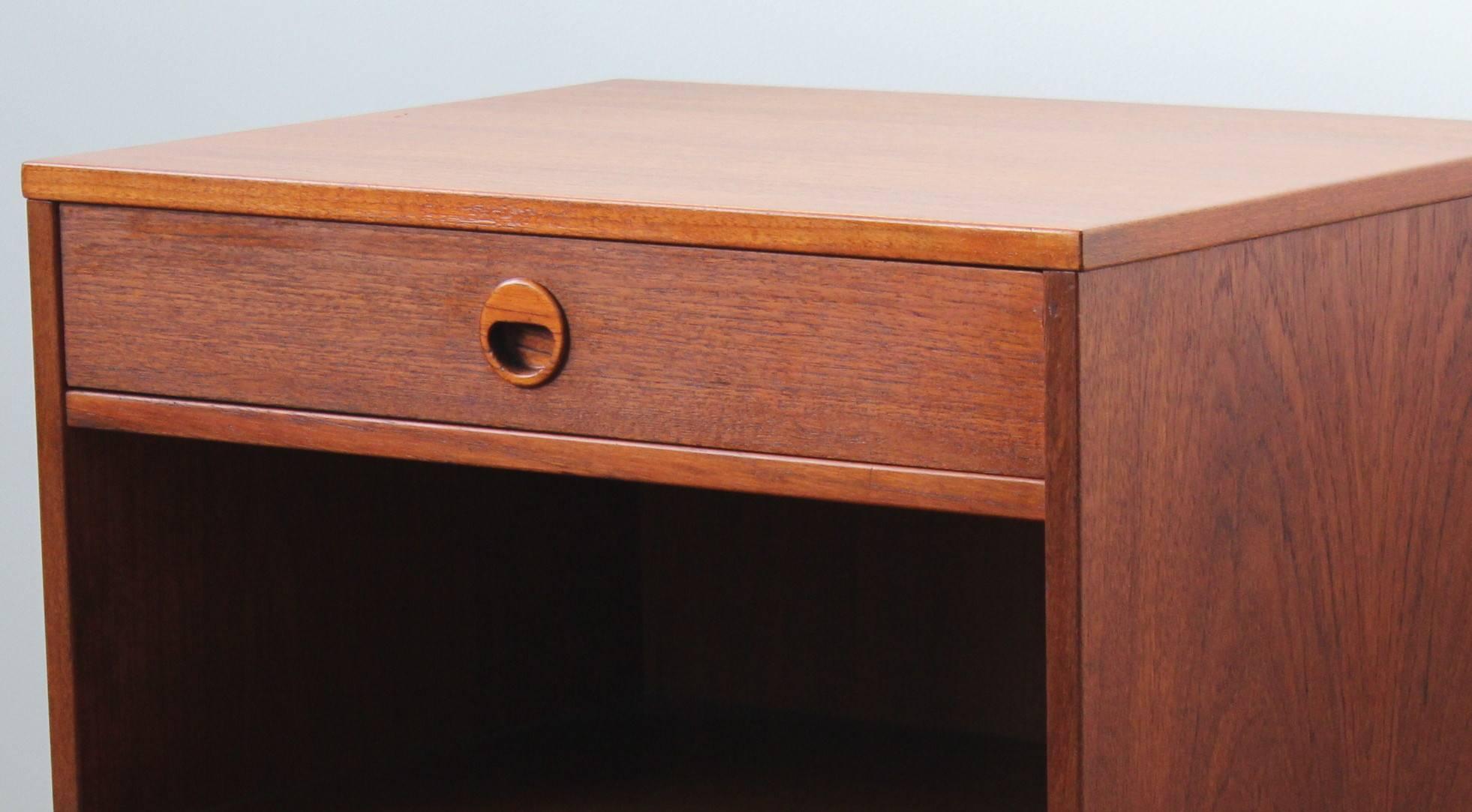 Dux Teak Side Table Nightstand Chest In Good Condition In Chicago, IL