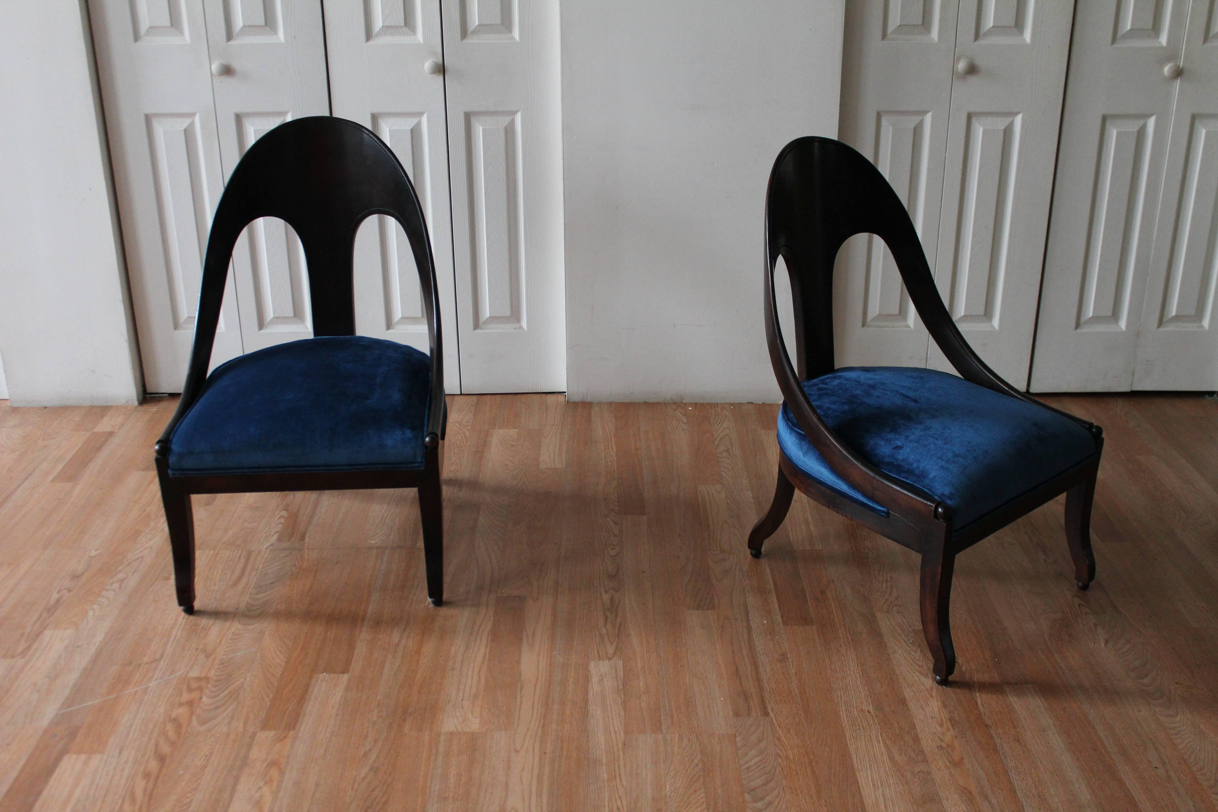 Pair of spoon back chairs after Michael Taylor for Baker, 1960s. Newly upholstered in the prettiest, drop dead gorgeous velvet Chicagoland has to offer! We didn't touch the finish. These chairs would fit perfectly in that sweet little nook right off