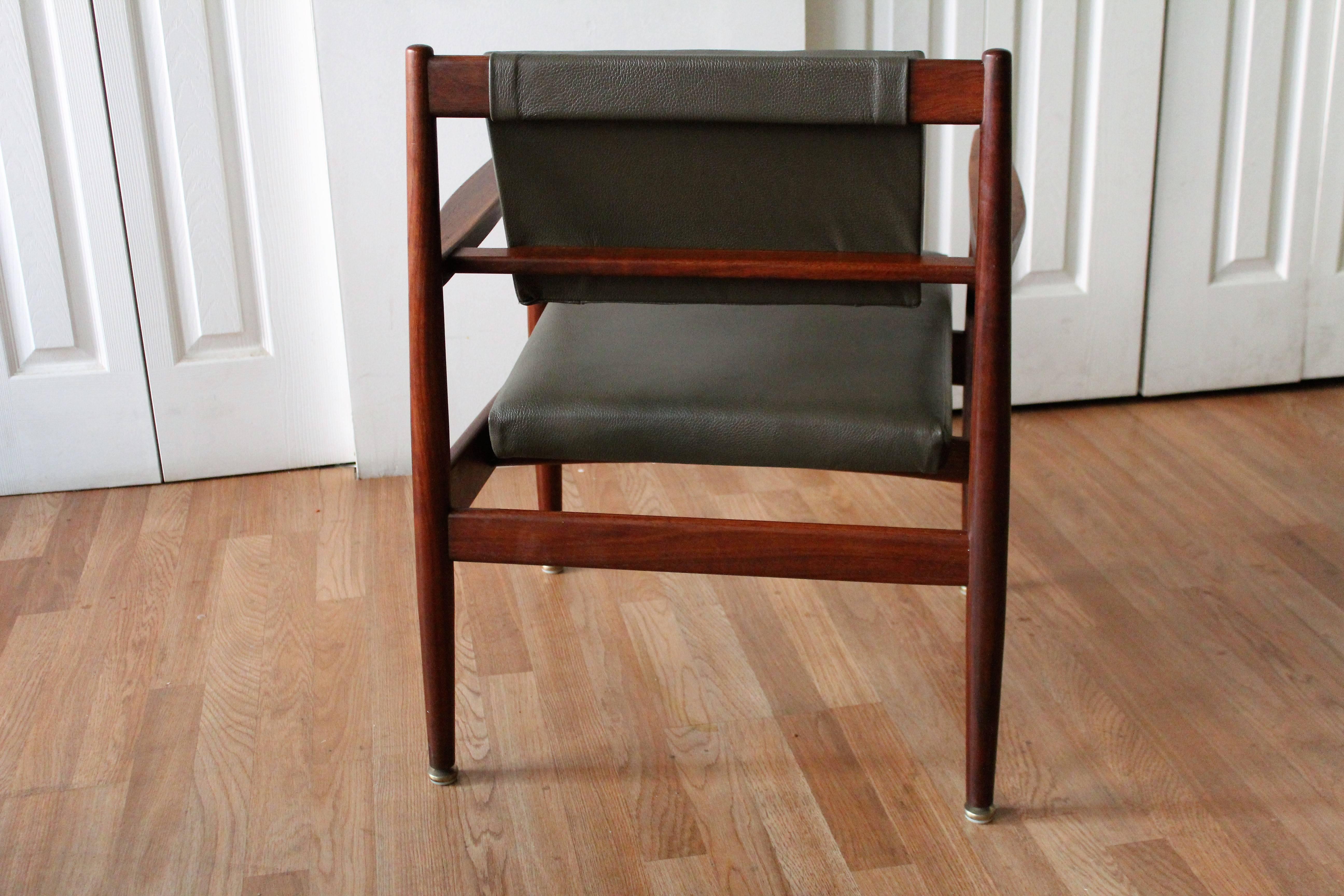 Jens Risom Walnut Armchair In Good Condition In Chicago, IL