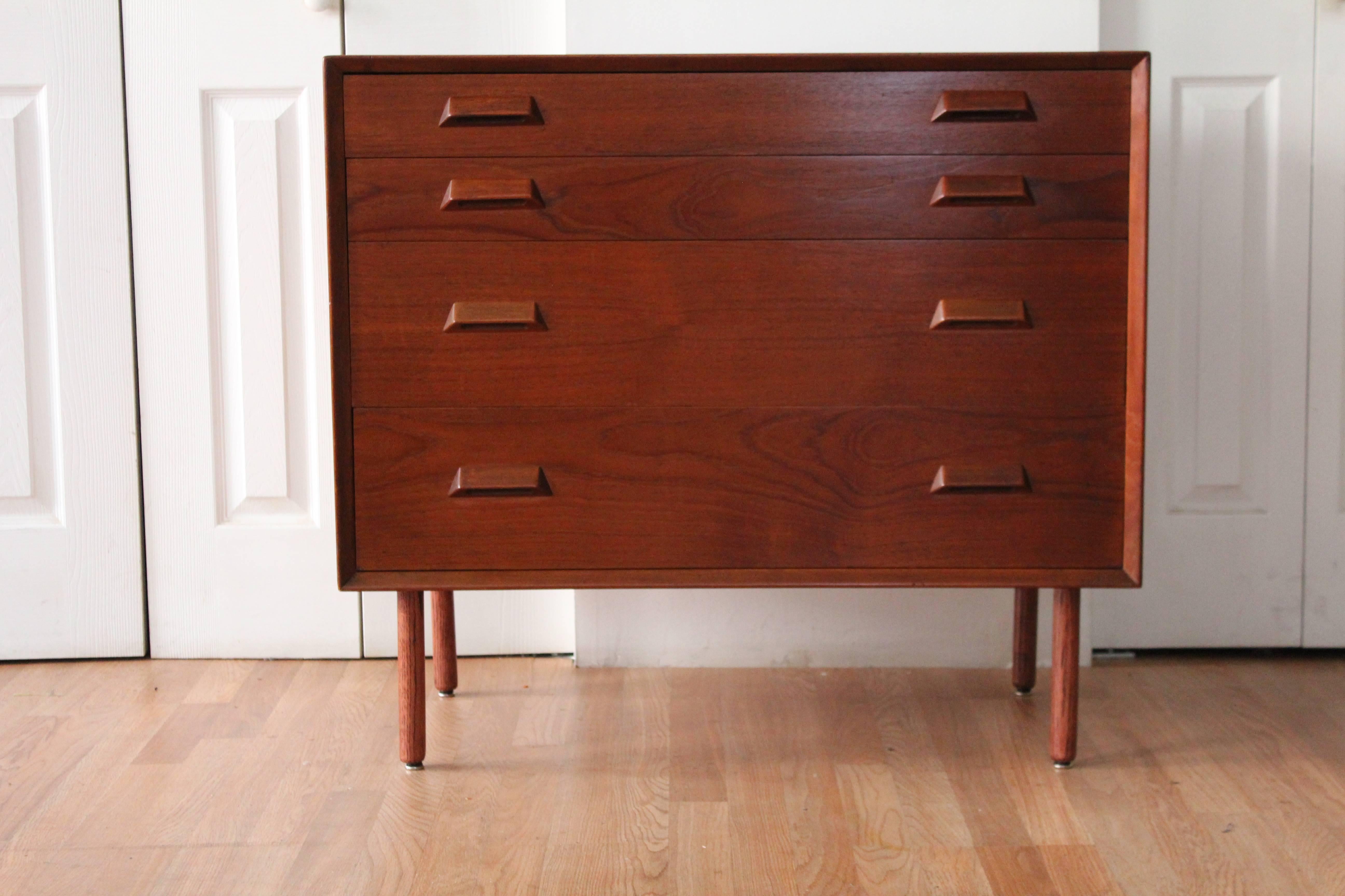 Four-drawer Danish teak chest with graduated sized drawers designed by Børge Mogensen. This beautifully patinead piece is dove-tailed and boast the cutest designed trapezoid style handles. Right.