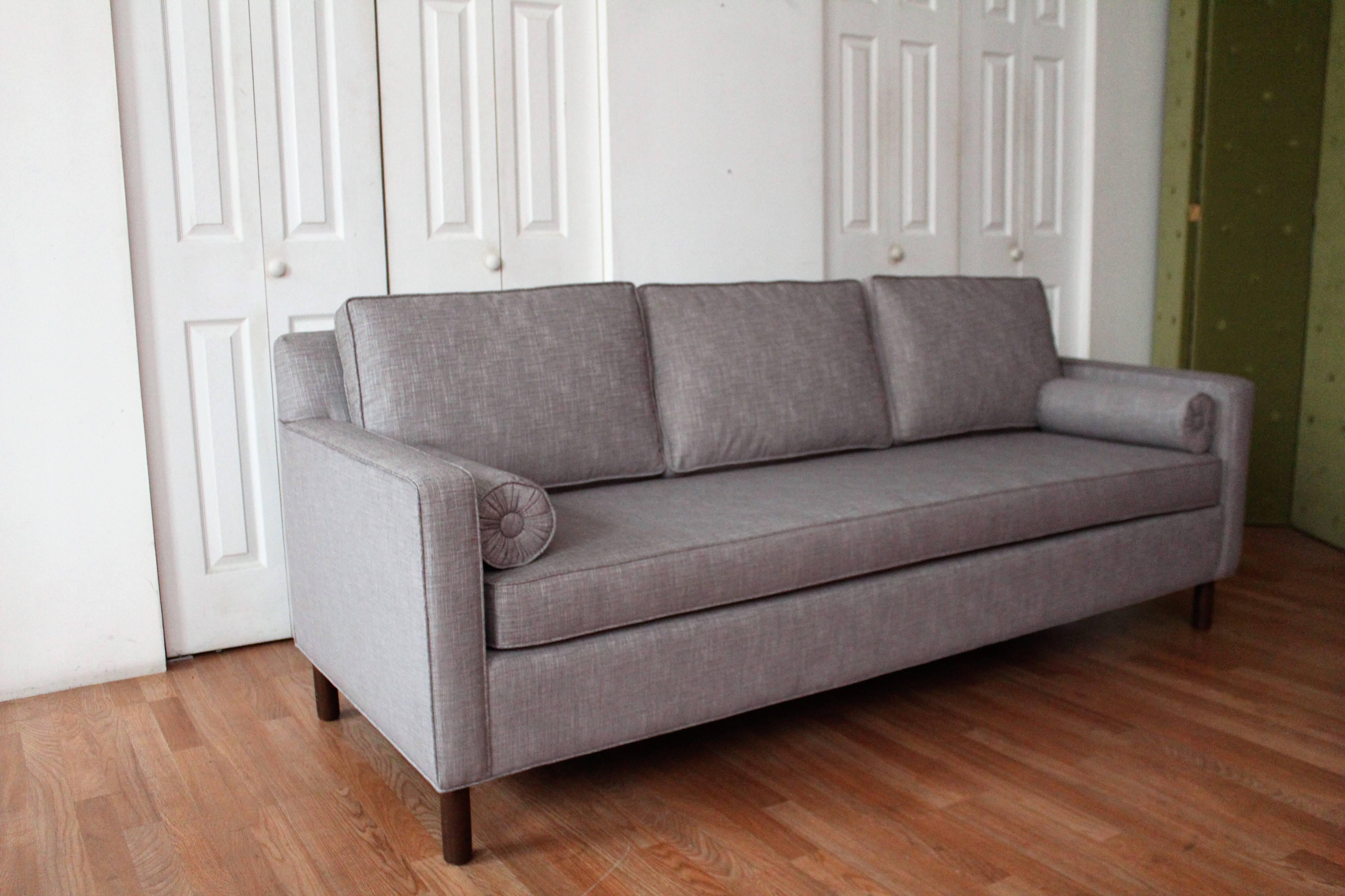 Baker Style Sofa  In Excellent Condition For Sale In Chicago, IL
