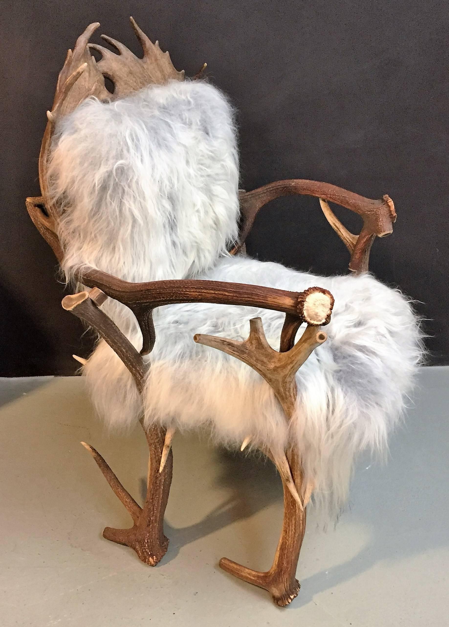 Exclusive antler chair made of red deer and fallow deer antlers.
It has nice grey Iceland sheepskin upholstery.