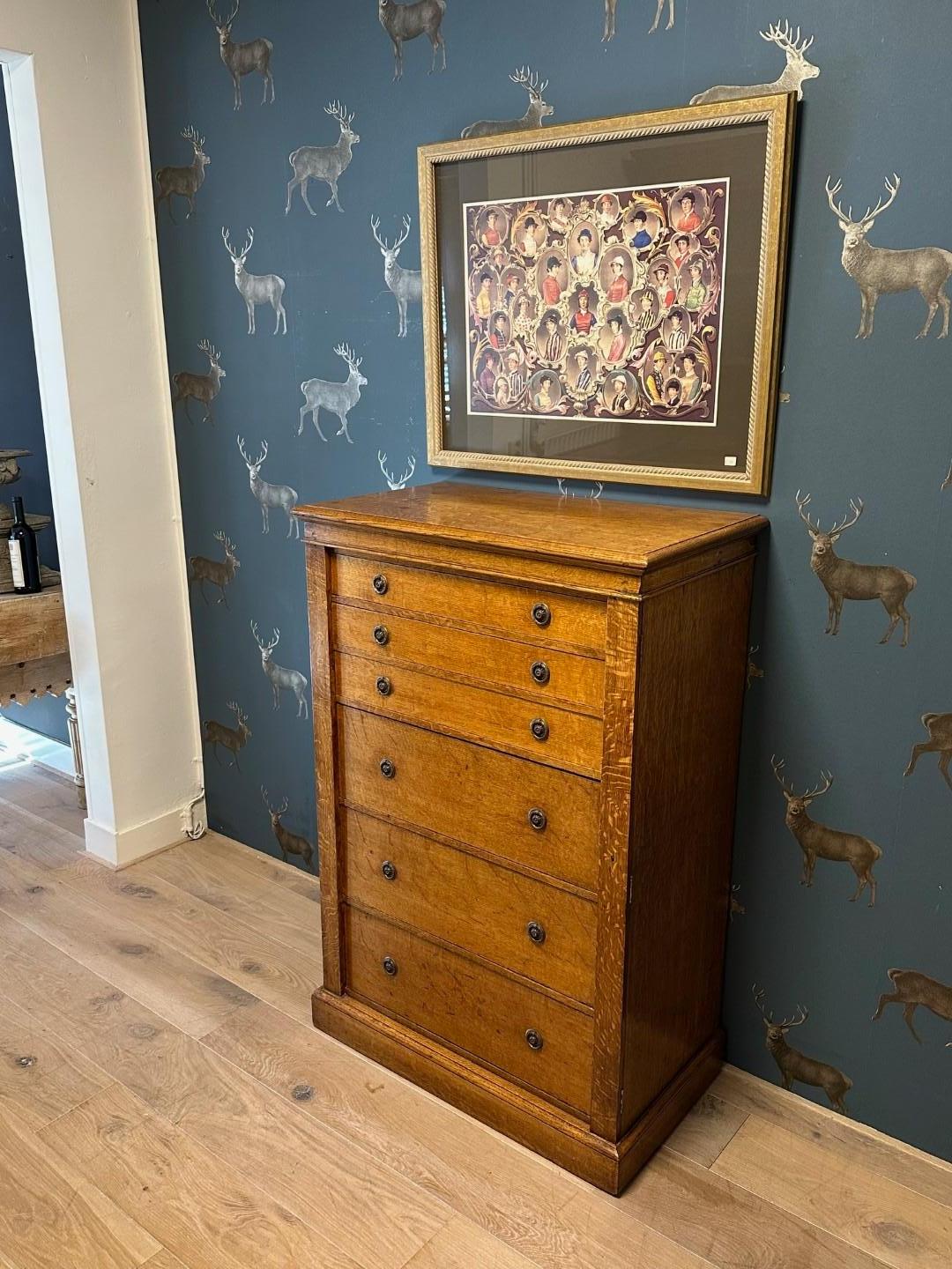 Commode ancienne Wellington Bon état - En vente à Eindhoven, NL