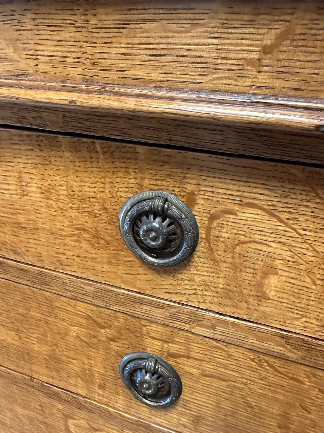 Milieu du XIXe siècle Commode ancienne Wellington en vente