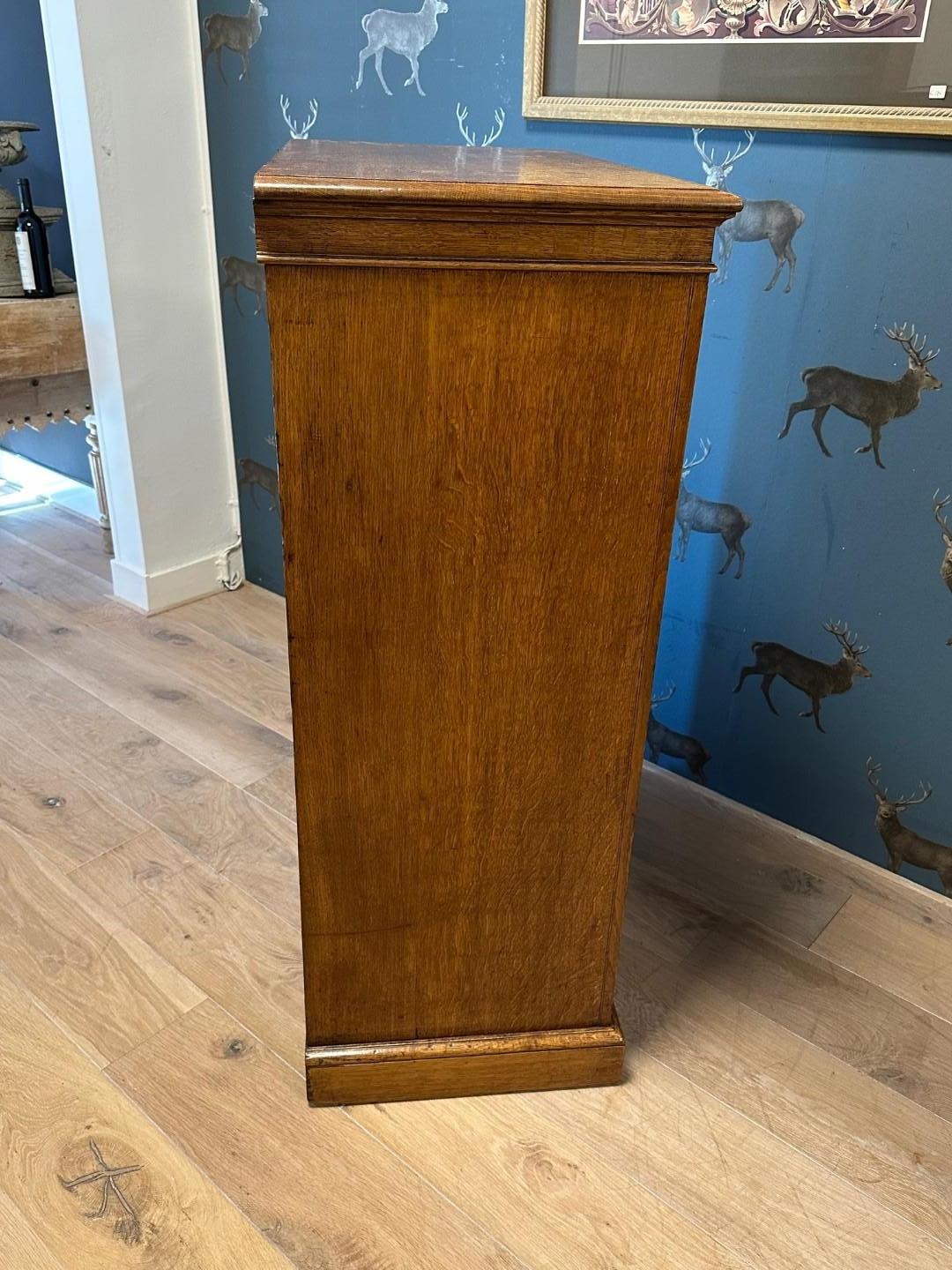 Commode ancienne Wellington en vente 1