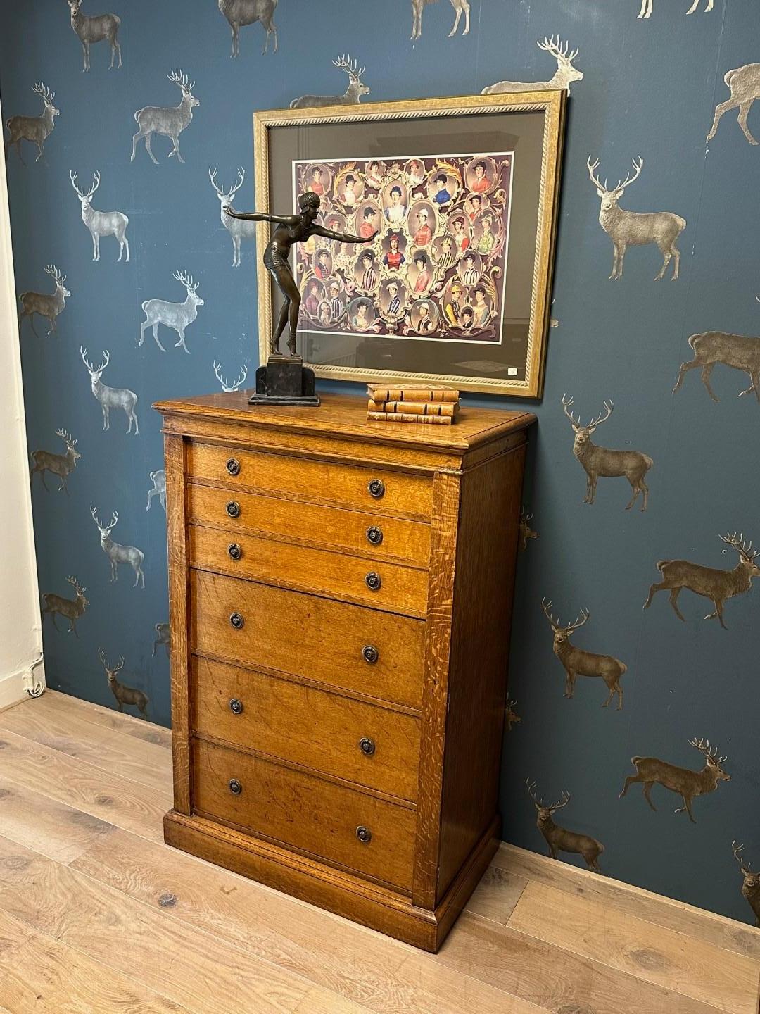Commode ancienne Wellington en vente 3