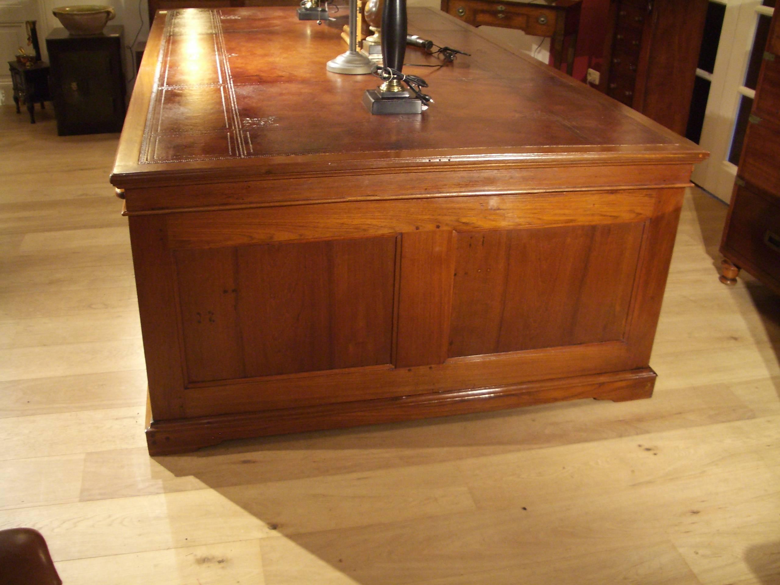 Very Big 19th Century Anglo-Indian Desk In Excellent Condition In Eindhoven, NL
