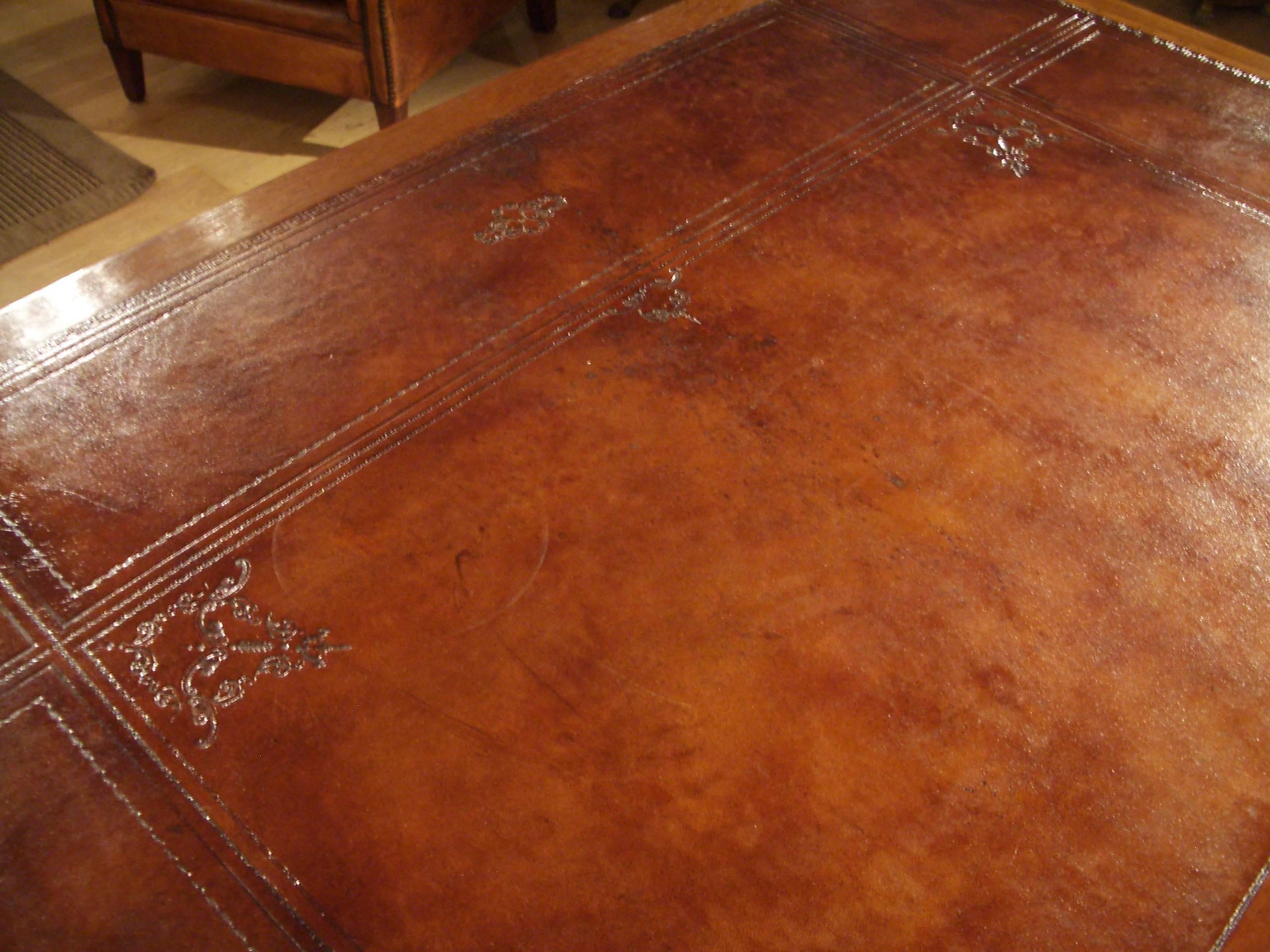 Leather Very Big 19th Century Anglo-Indian Desk