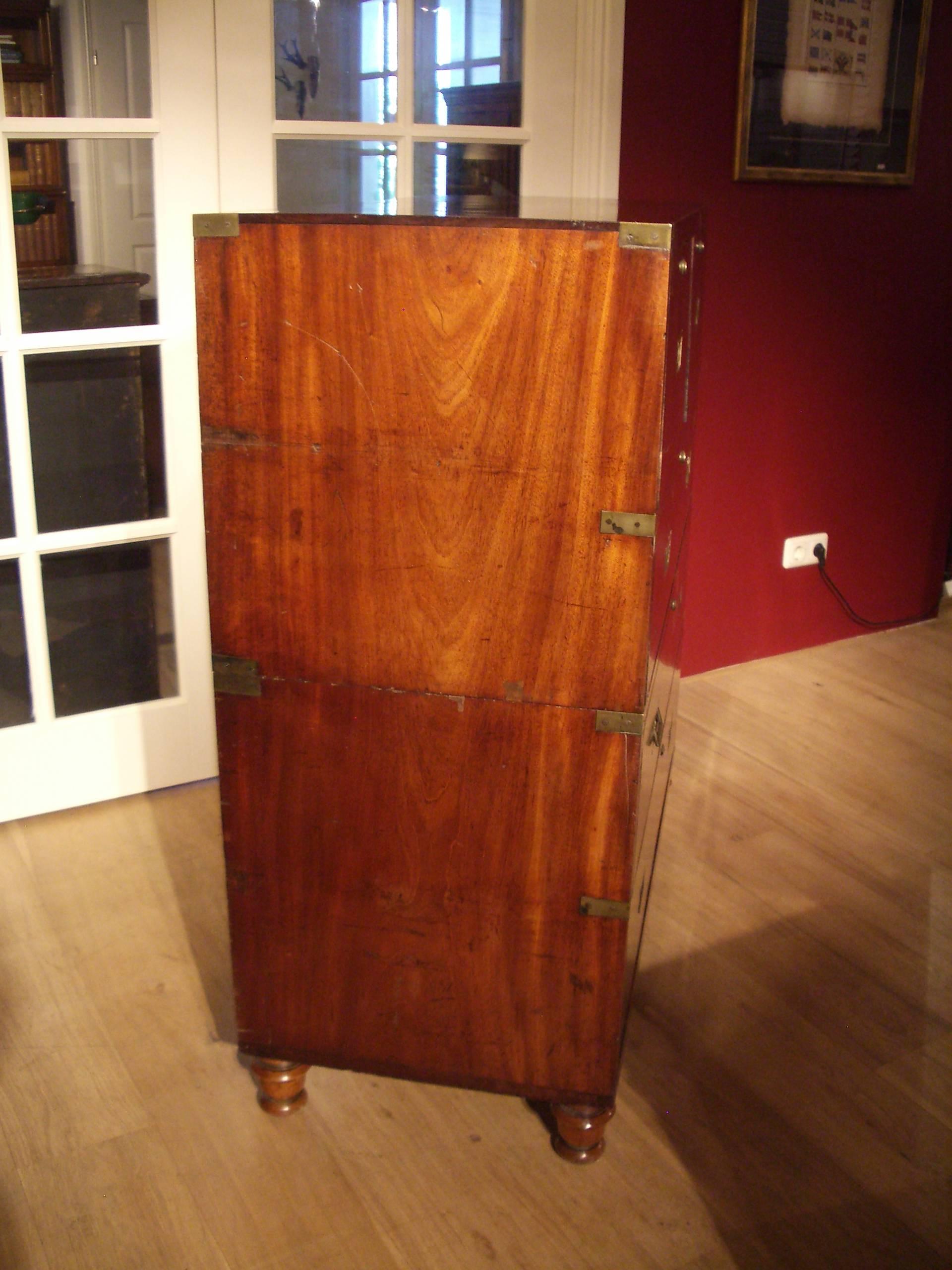 Superb Quality 19th Century Cuba Mahogany Campaign Chest In Excellent Condition In Eindhoven, NL